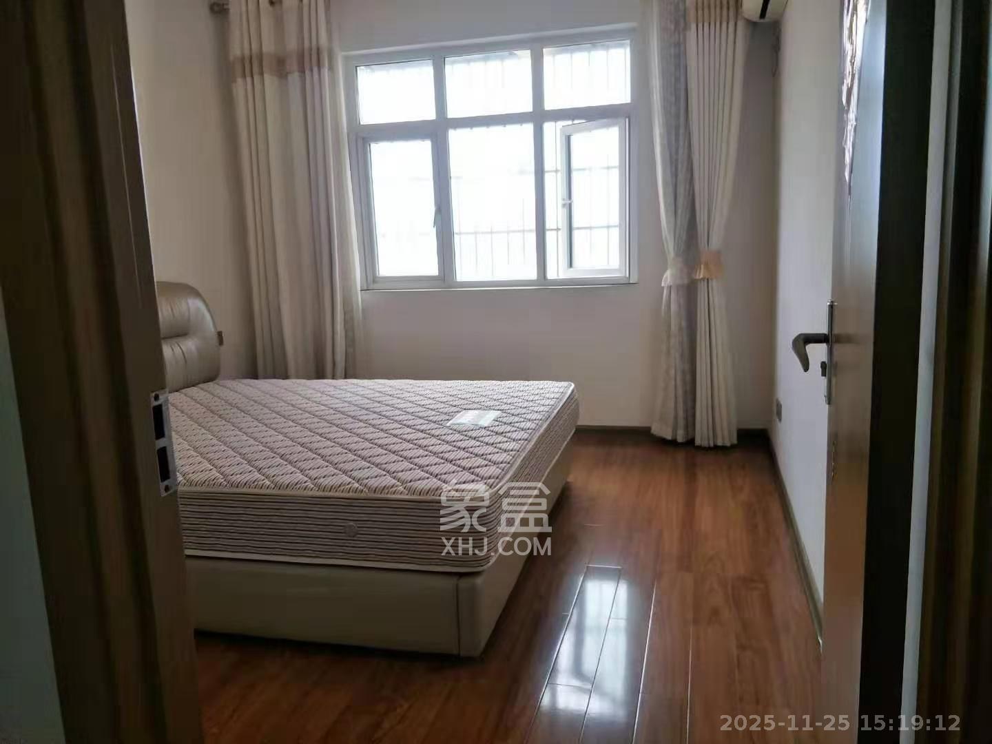 鹏基诺亚山林  3室2厅2卫    2000.0元/月室内图