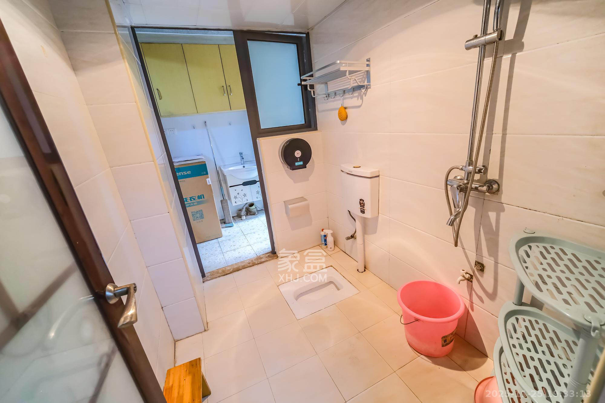 三一街区  3室2厅1卫    52.8万卫生间