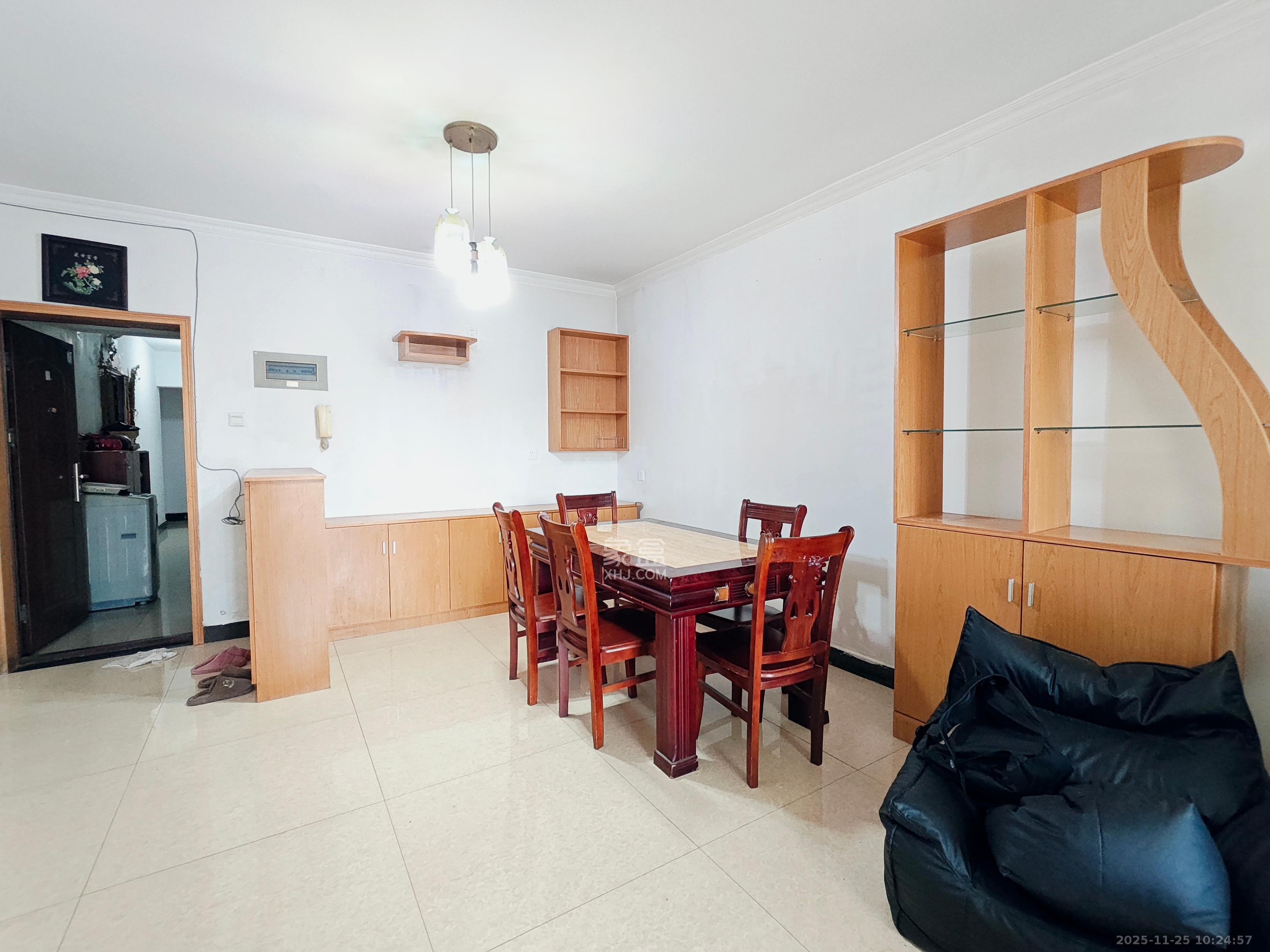 德润园  1室2厅1卫    1800.0元/月室内图