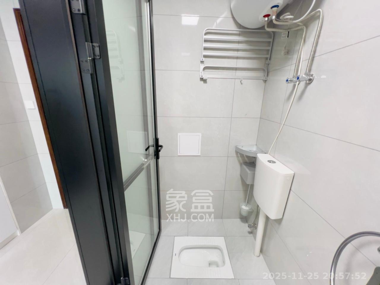 恒大誉府（融誉商业中心）  1室1厅1卫    1600.0元/月室内图