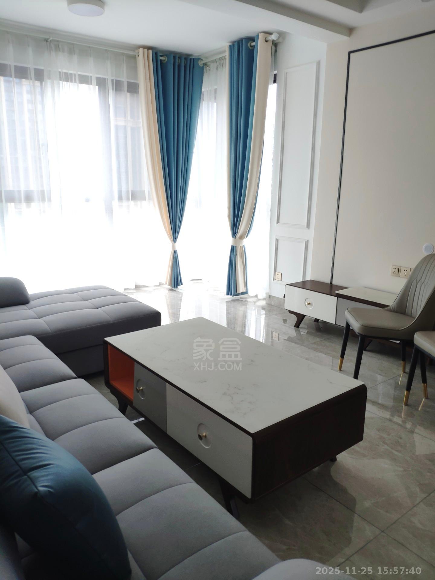 金轮翡翠名园  3室2厅2卫    2000.0元/月室内图