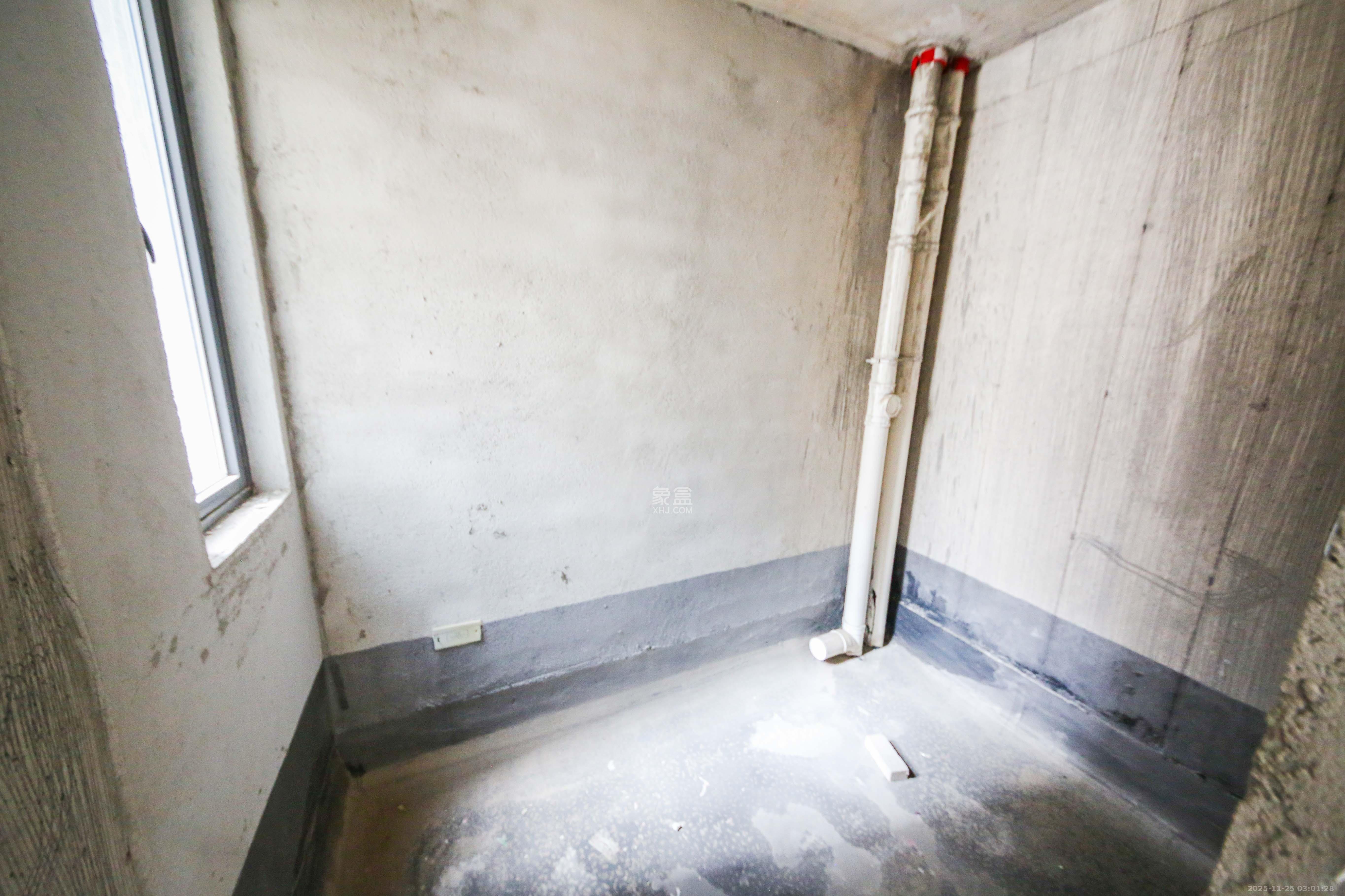 中建钰和城  4室2厅3卫    330.0万卫生间