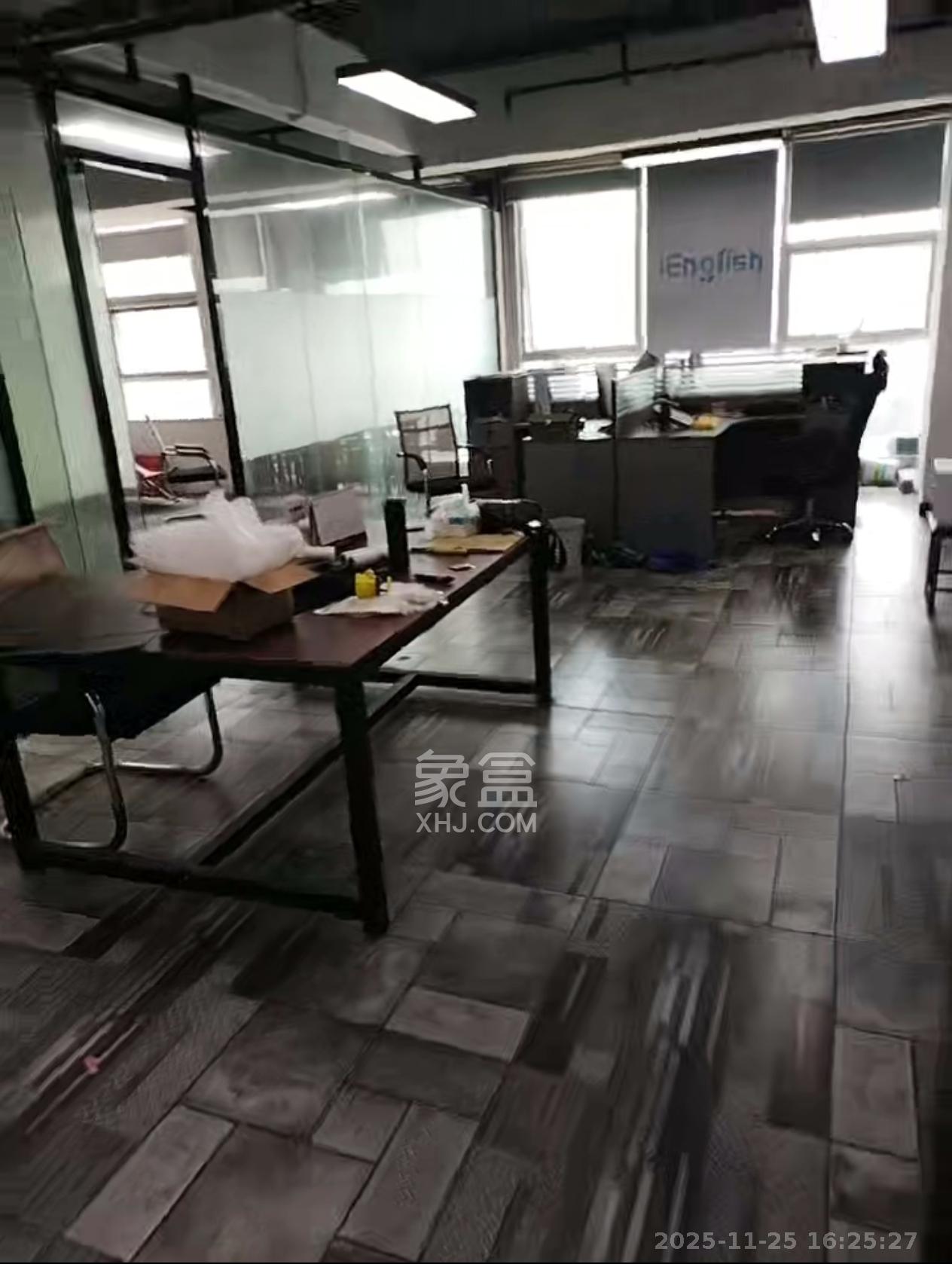 高信向日葵   1000.0㎡      4500.0元/月室内图