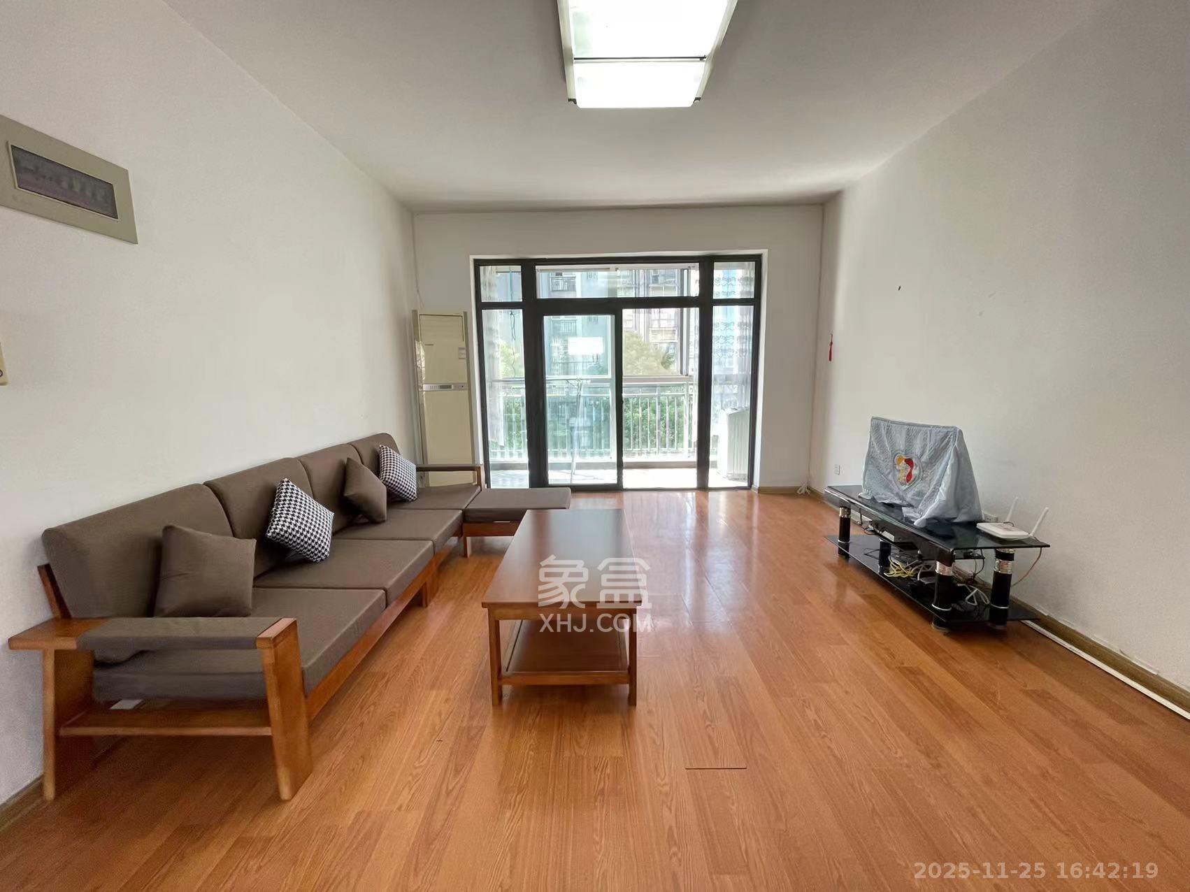 长房东郡 3室2厅2卫 2800.0元/月 长房东郡 3室2厅2卫 2800.0元/月室内图