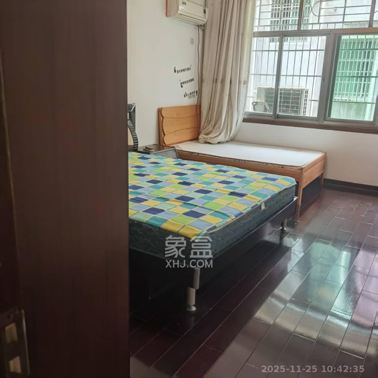 鸭婆塘小区 4室2厅1卫 2000.0元/月 鸭婆塘小区 4室2厅1卫 2000.0元/月室内图