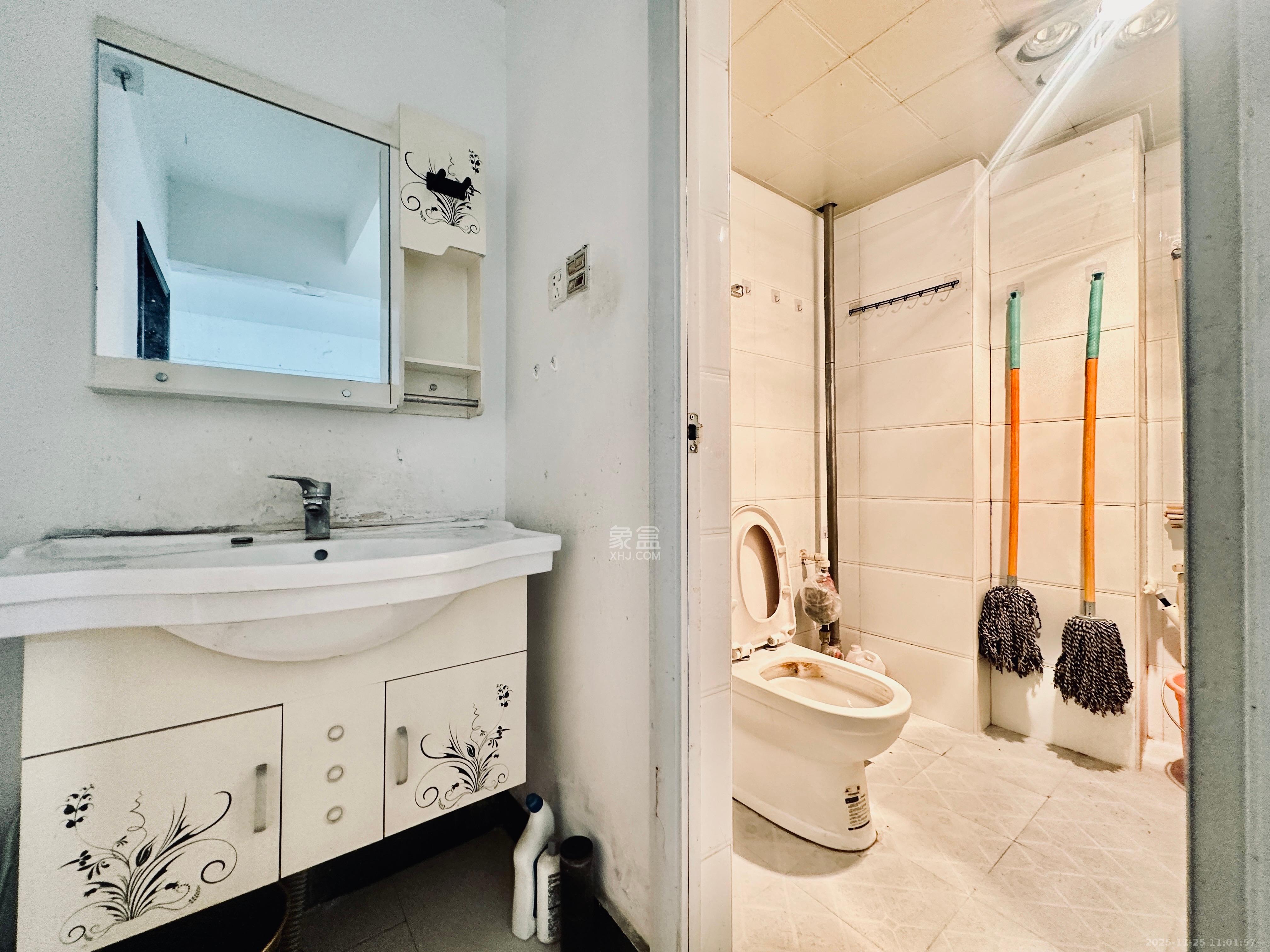 观湖公寓 1室1厅1卫 1250.0元/月 观湖公寓 1室1厅1卫 1250.0元/月室内图