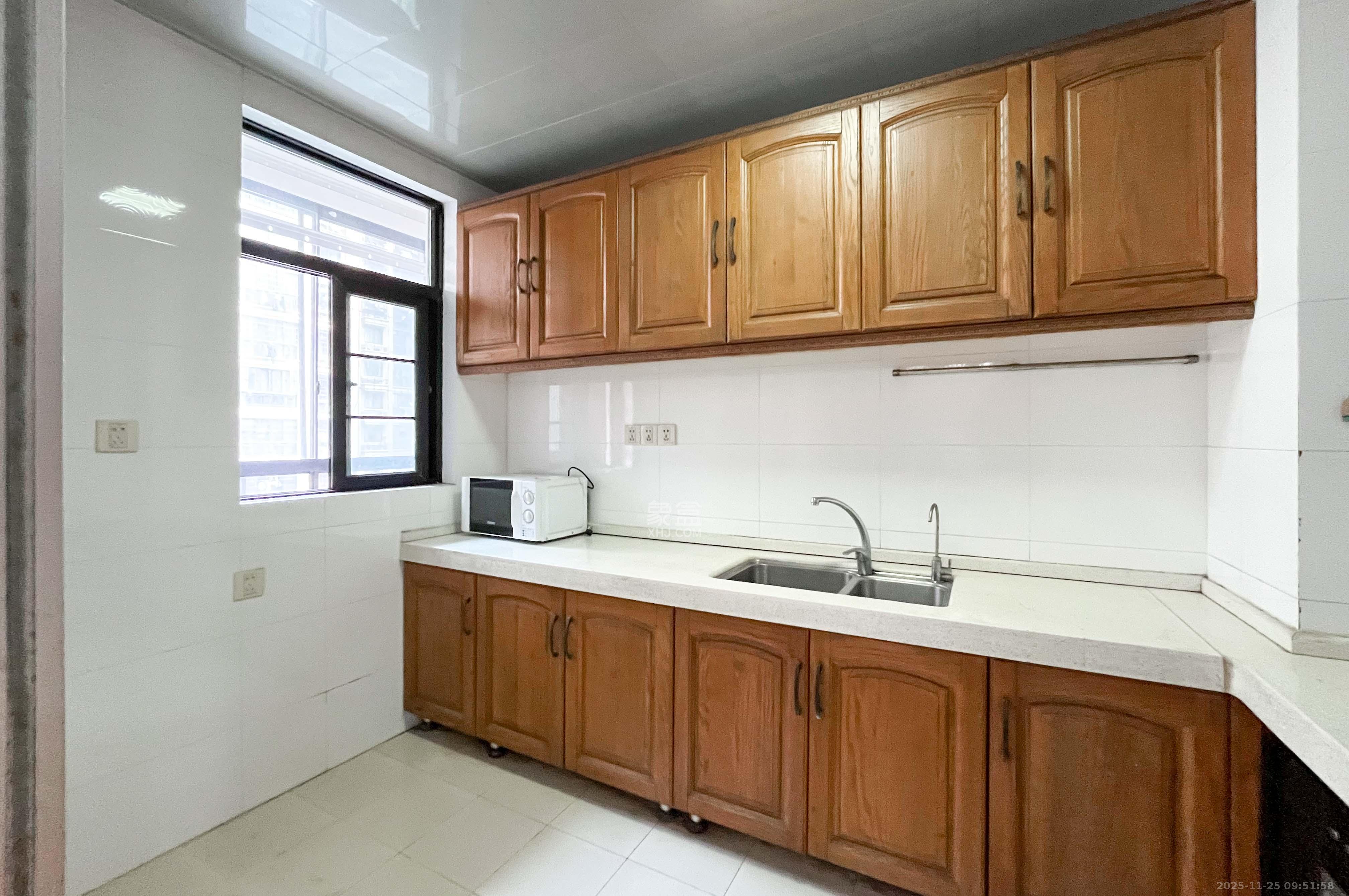 沁园春御院  1室2厅2卫    165.0万厨房