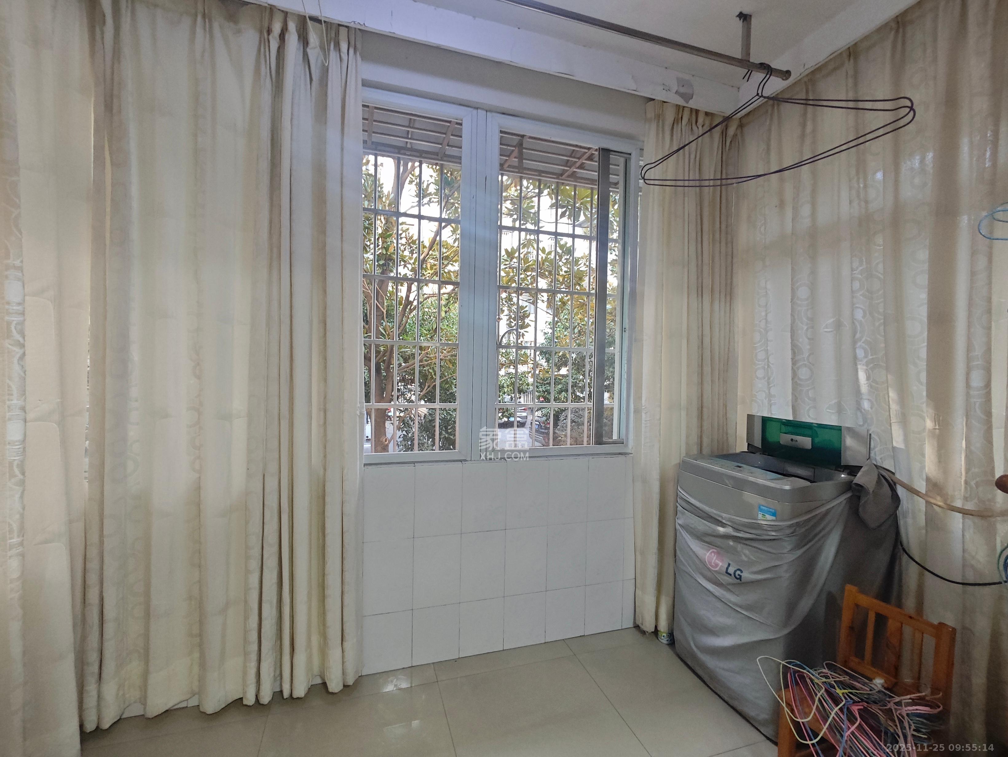 景湾小区(井湾小区) 3室2厅1卫 1600.0元/月 景湾小区(井湾小区) 3室2厅1卫 1600.0元/月室内图