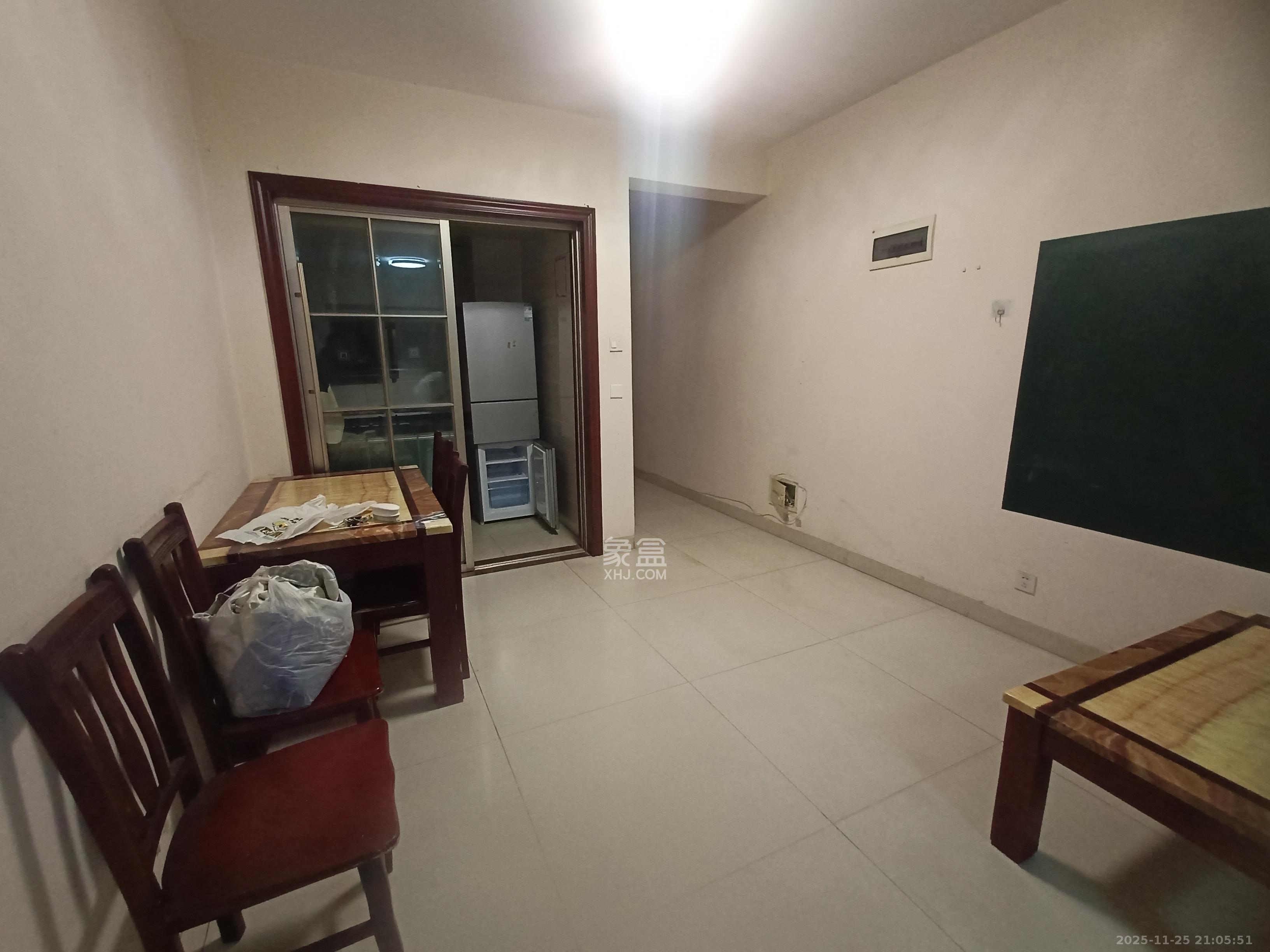 岳华嘉园  2室2厅1卫    1700.0元/月室内图