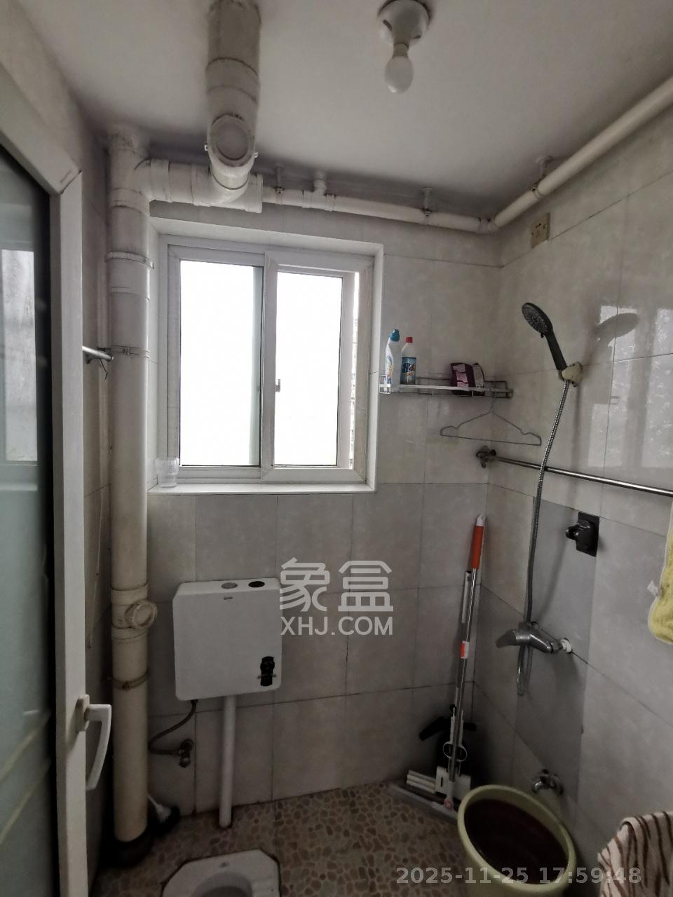 鄱阳小区 2室2厅1卫 1300.0元/月 鄱阳小区 2室2厅1卫 1300.0元/月室内图