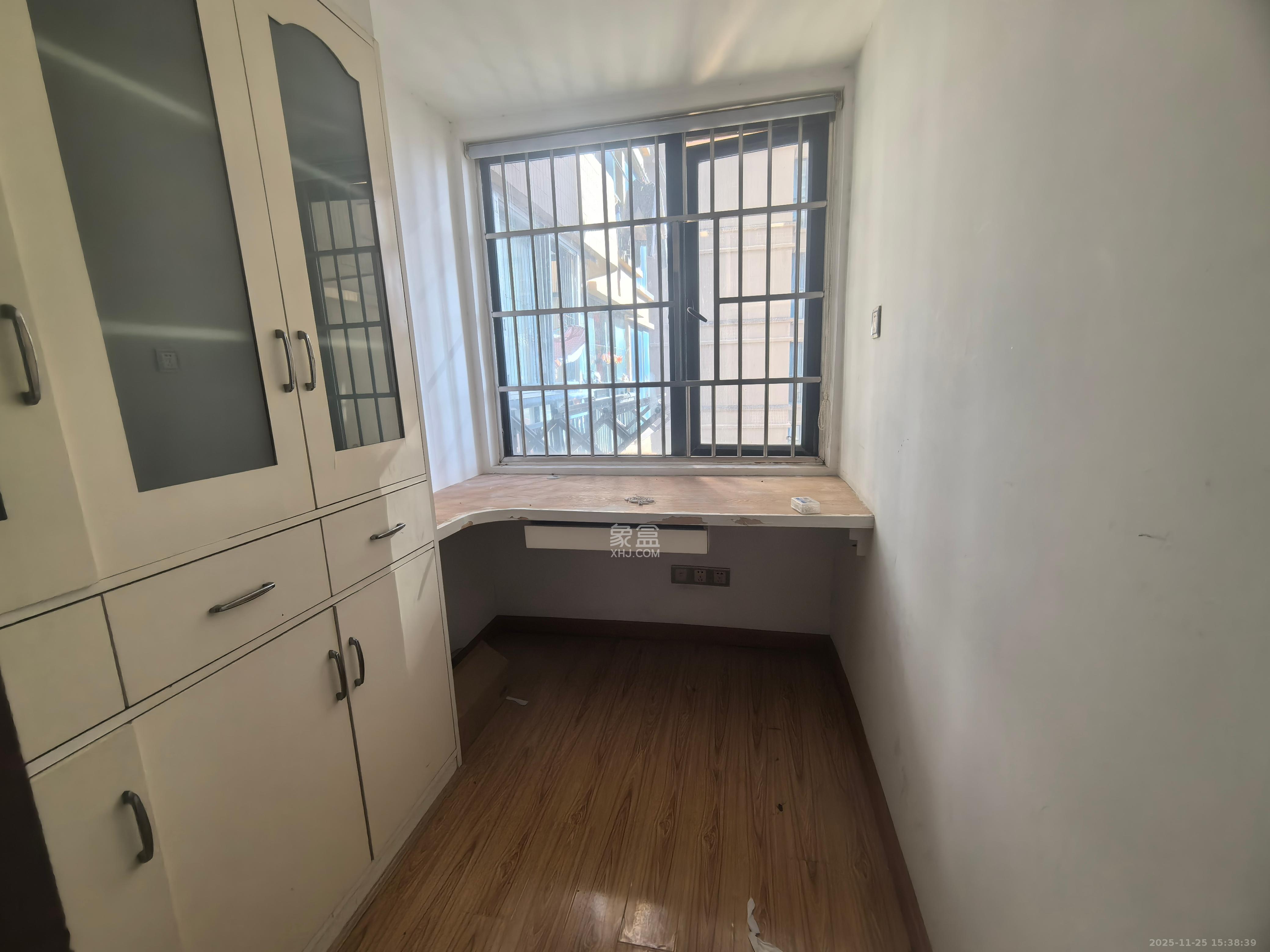 永祺西京  2室2厅1卫    2300.0元/月室内图