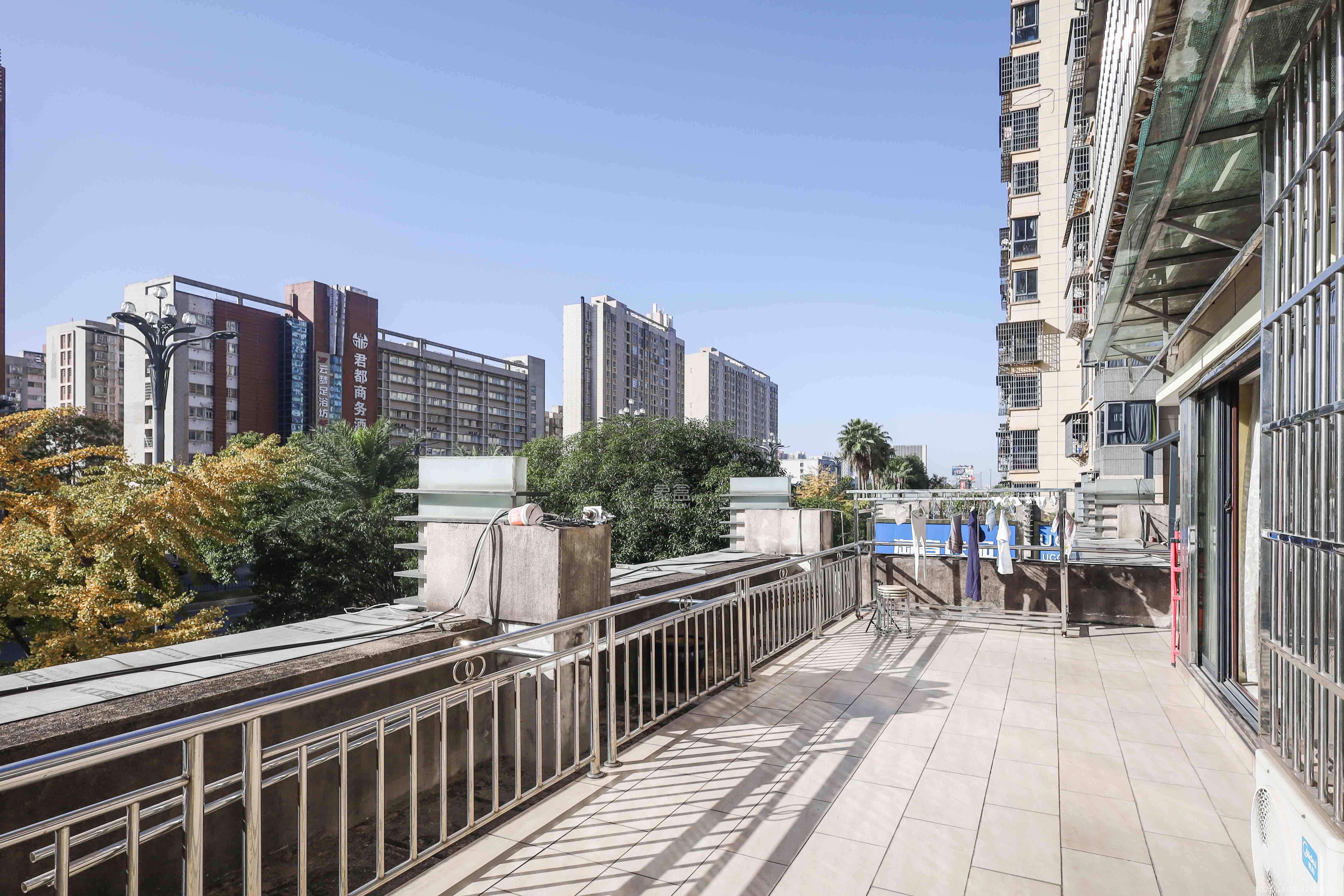 保利麓谷林语B区  2室1厅1卫    72.8万阳台