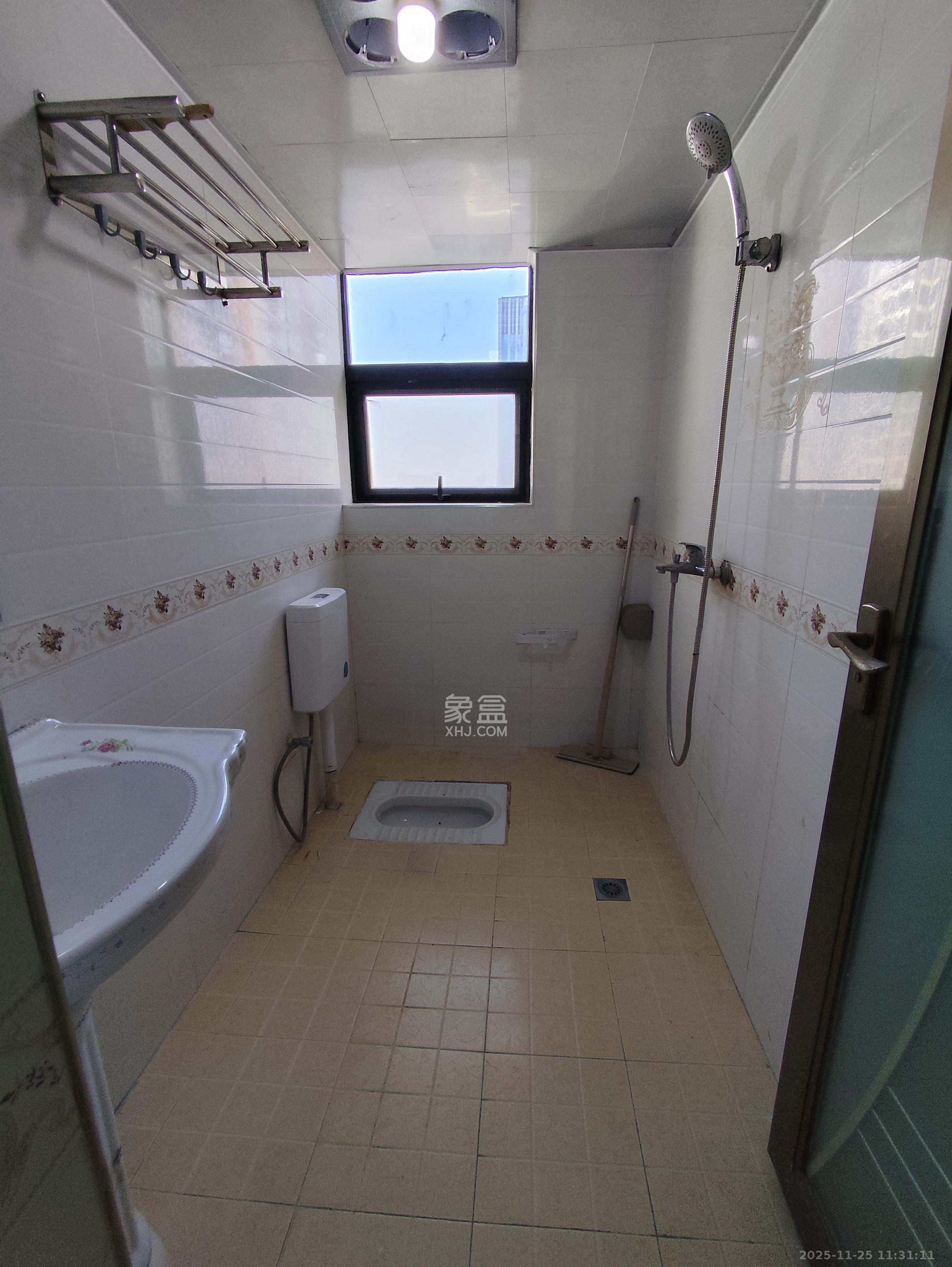 凯通国际城(凯通朝庭) 1室2厅1卫 2600.0元/月 凯通国际城(凯通朝庭) 1室2厅1卫 2600.0元/月室内图