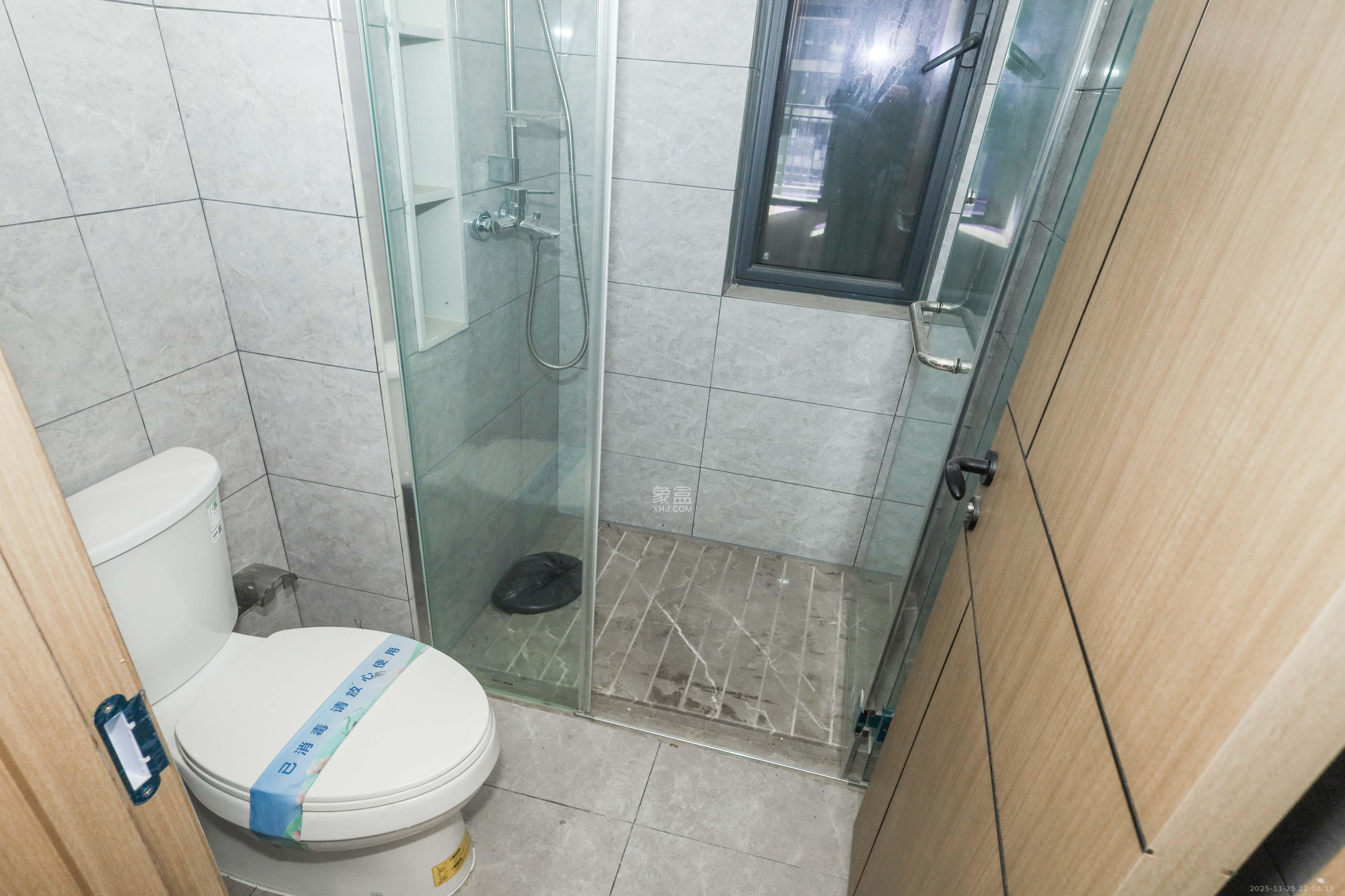 爱家当代境 3室2厅2卫 120.0万 爱家当代境 3室2厅2卫 120.0万卫生间