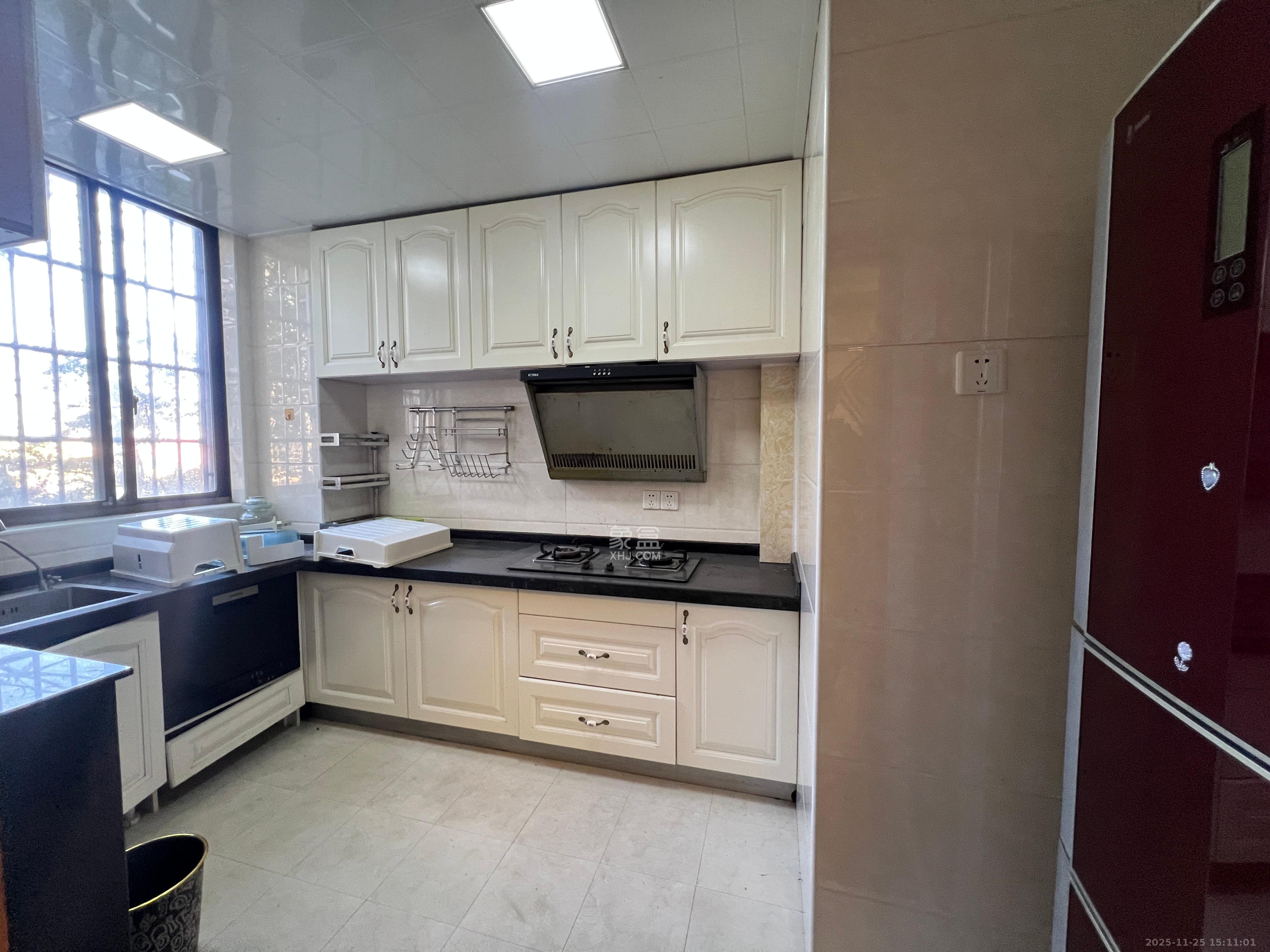 金色比华利  4室2厅1卫    2400.0元/月室内图