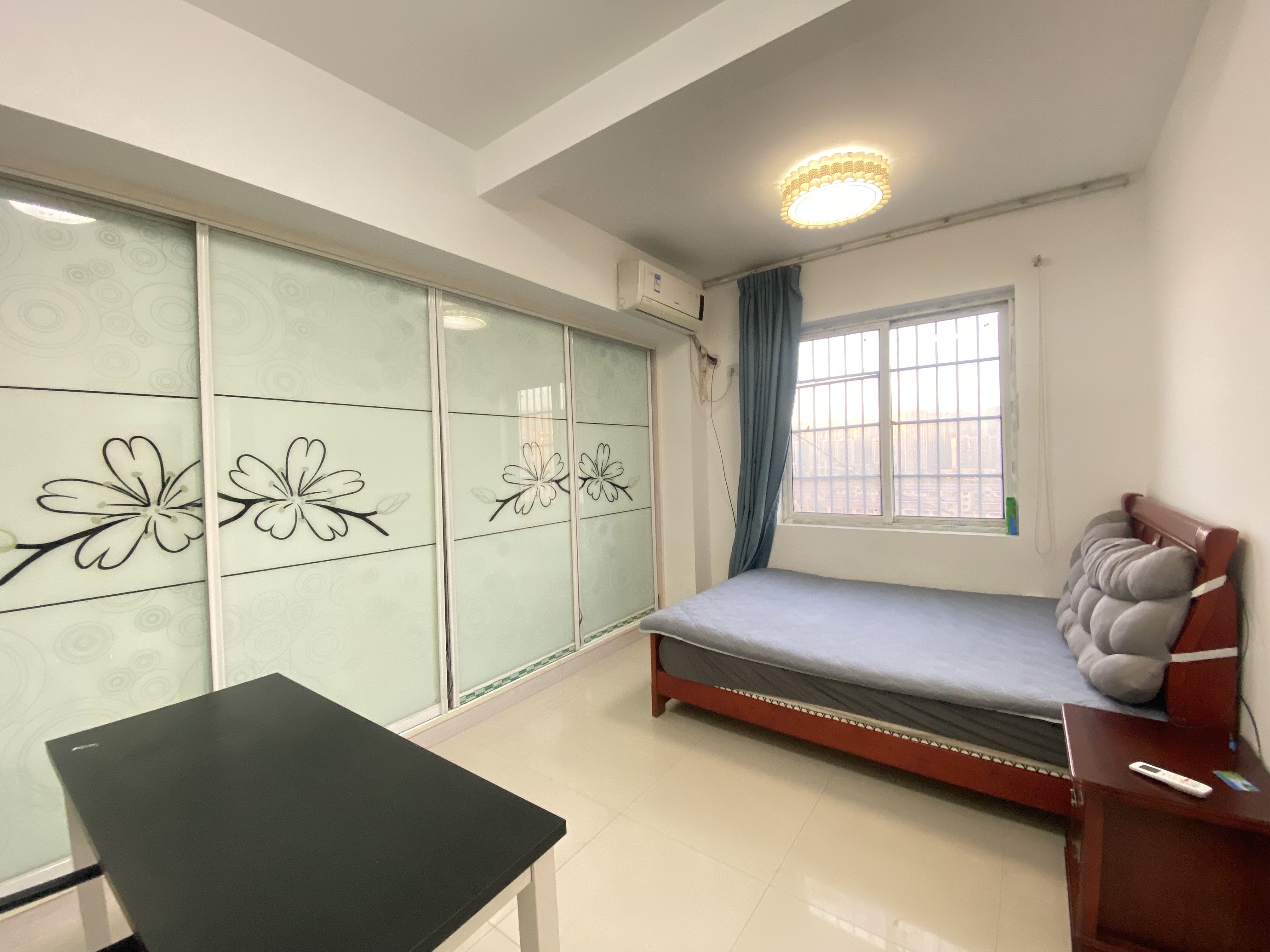 冠都现代城(冠都幸福彼岸) 1室0厅0卫 1000.0元/月 冠都现代城(冠都幸福彼岸) 1室0厅0卫 1000.0元/月室内图