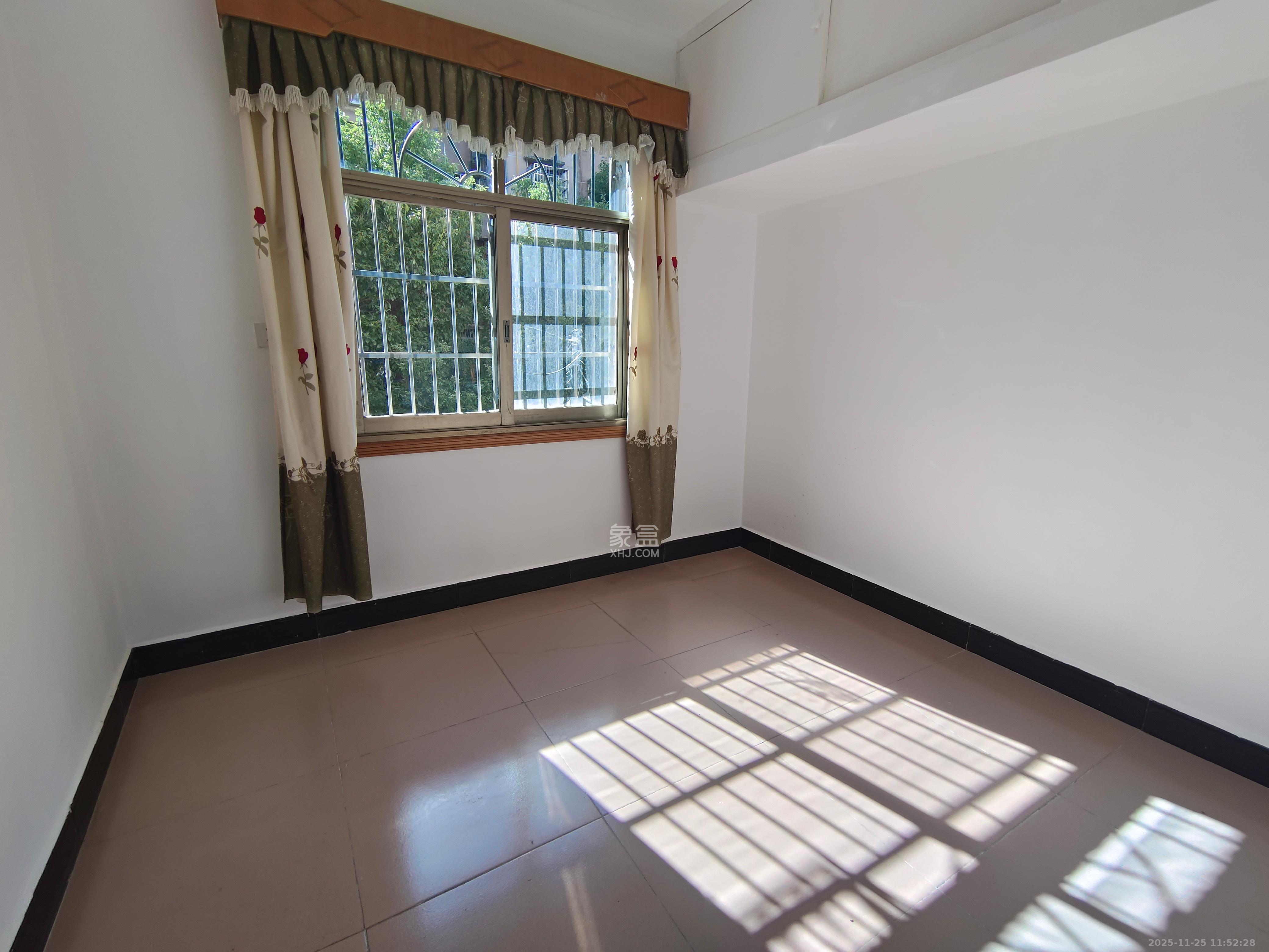 湘仪家园 3室1厅2卫 1600.0元/月 湘仪家园 3室1厅2卫 1600.0元/月室内图