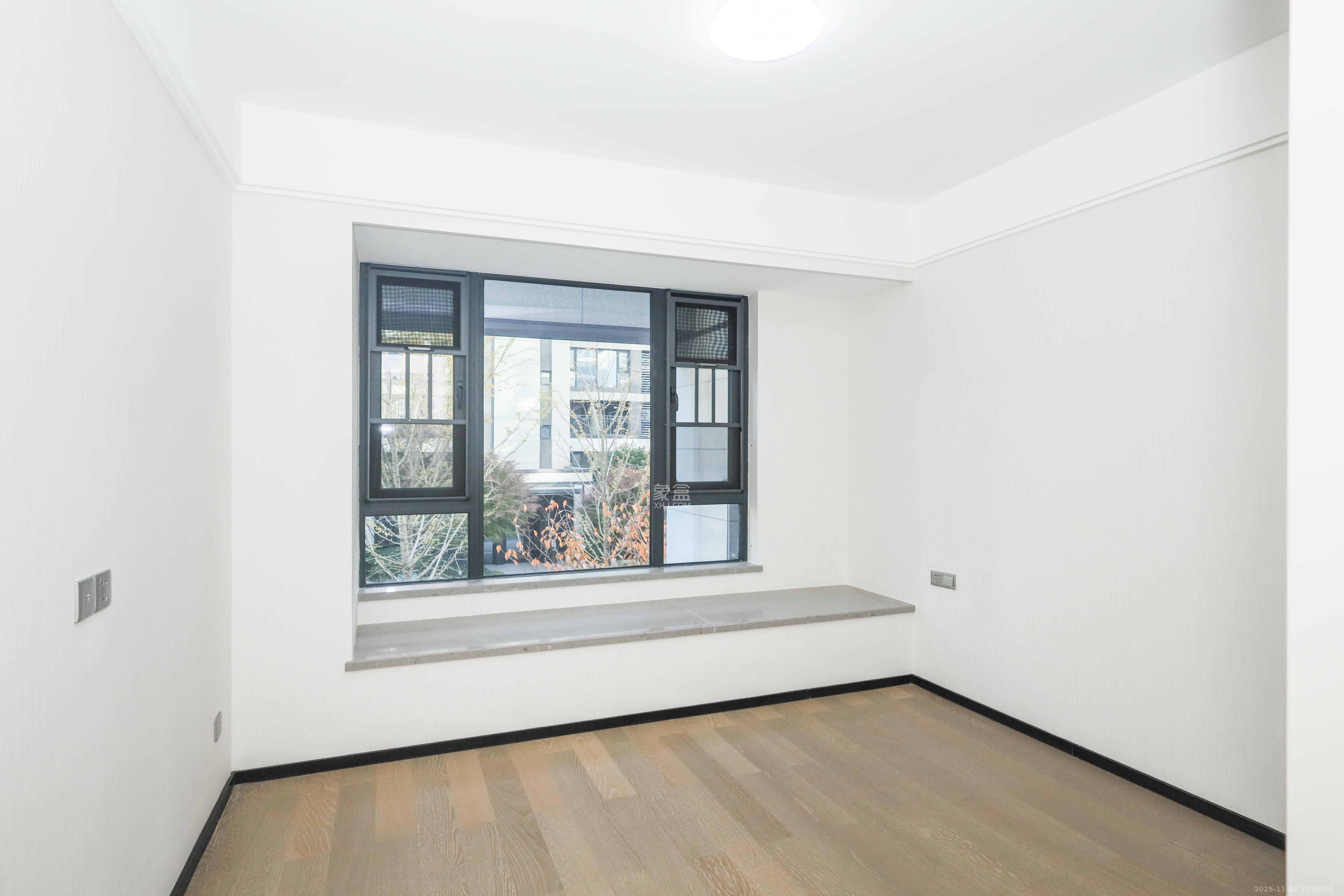 中海麓山境北区  5室2厅2卫    288.0万卧室