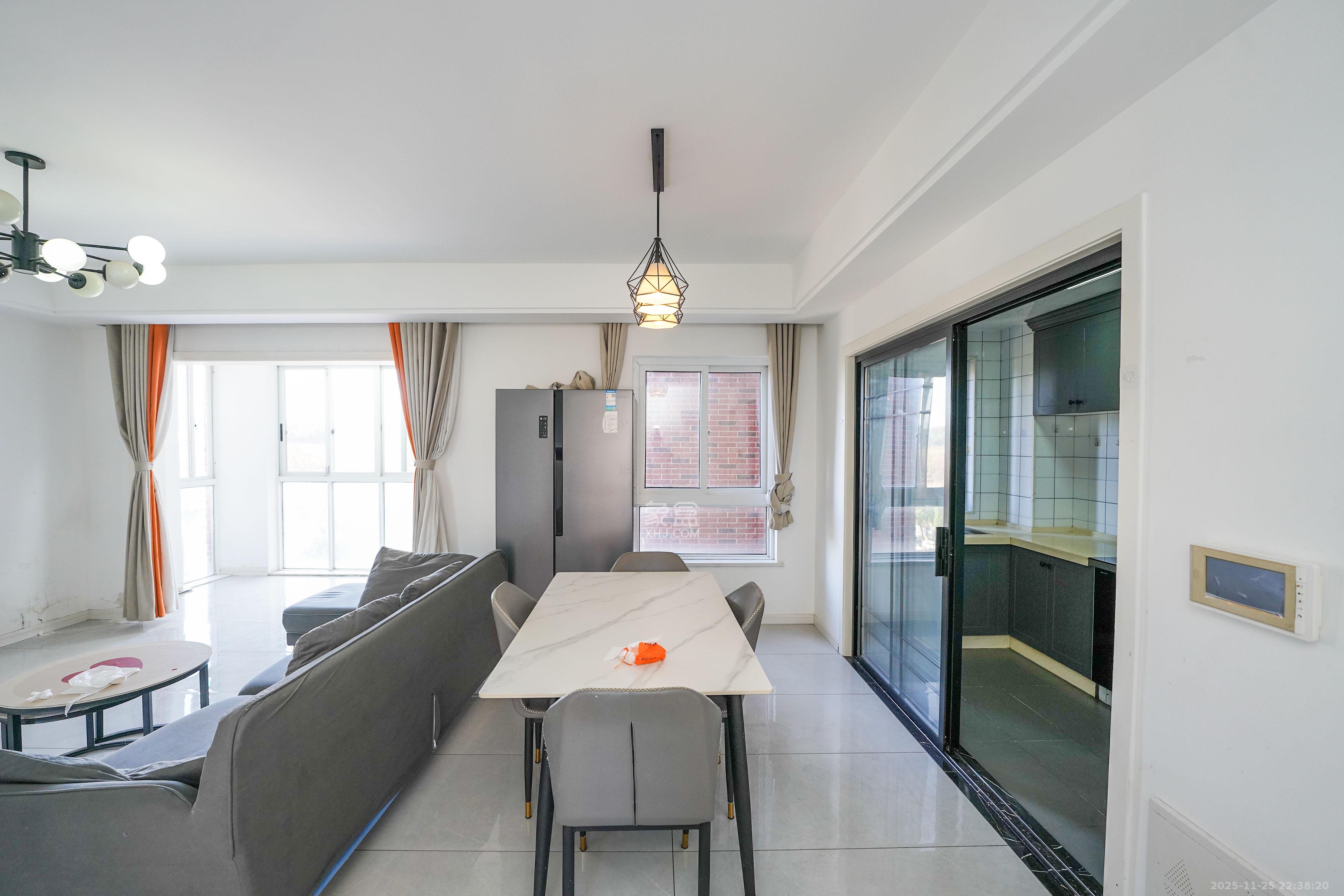 哈佛小镇(五矿哈佛小镇) 3室2厅2卫 72.0万 哈佛小镇(五矿哈佛小镇) 3室2厅2卫 72.0万客厅