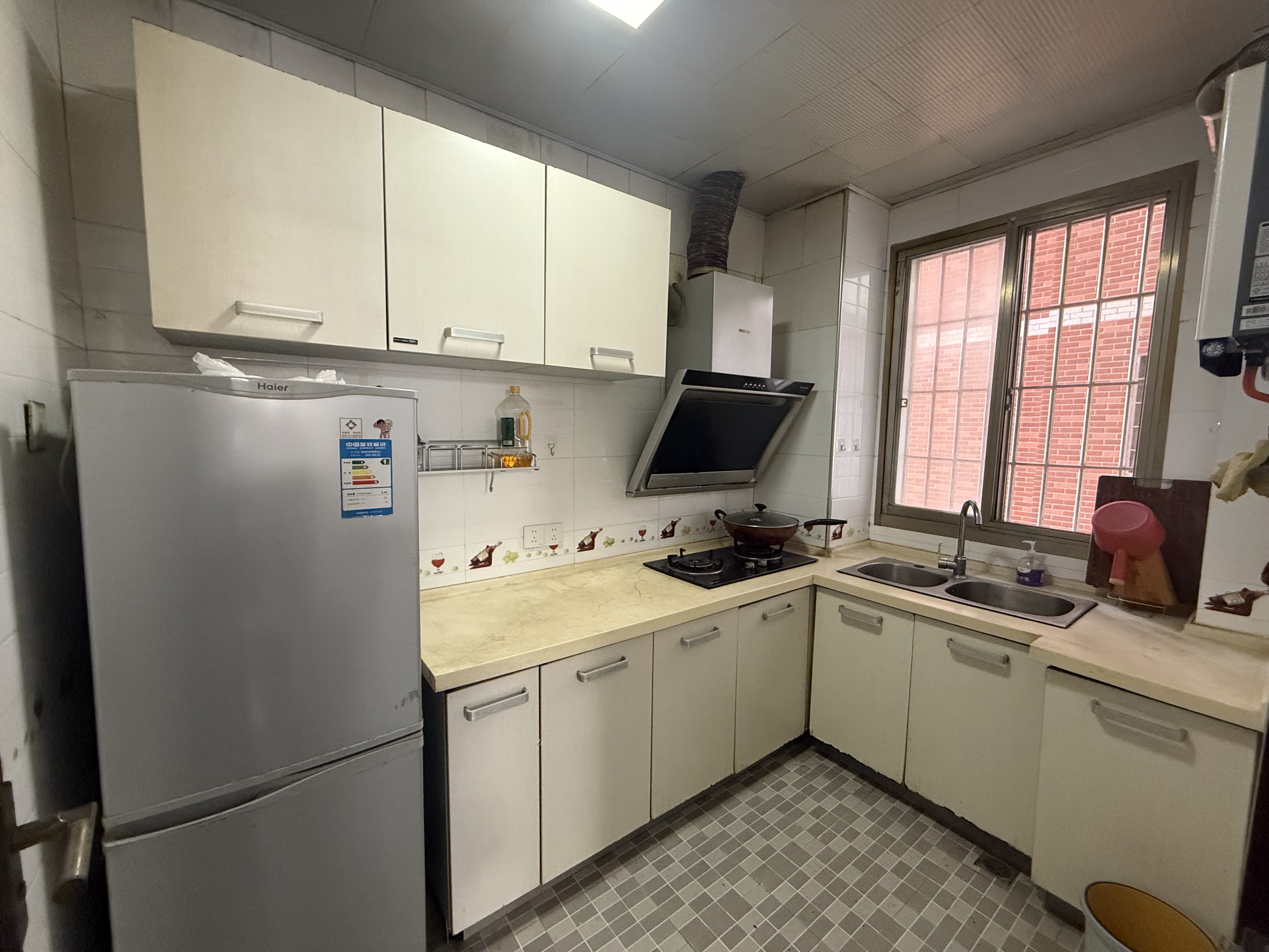 东方豪苑 1室0厅0卫 39.8万 东方豪苑 1室0厅0卫 39.8万客厅