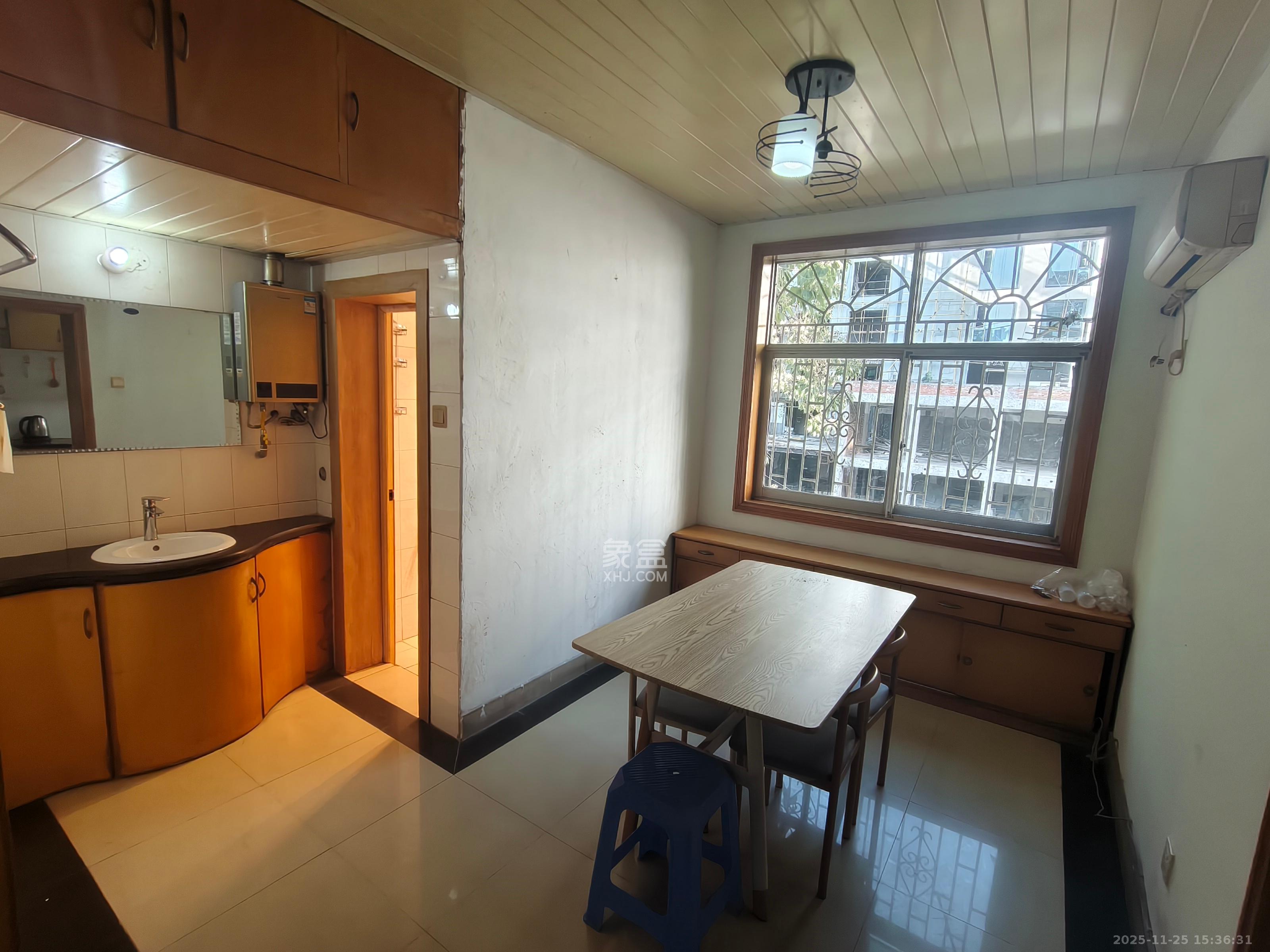 无线电信宿舍 3室2厅1卫 2000.0元/月 无线电信宿舍 3室2厅1卫 2000.0元/月室内图