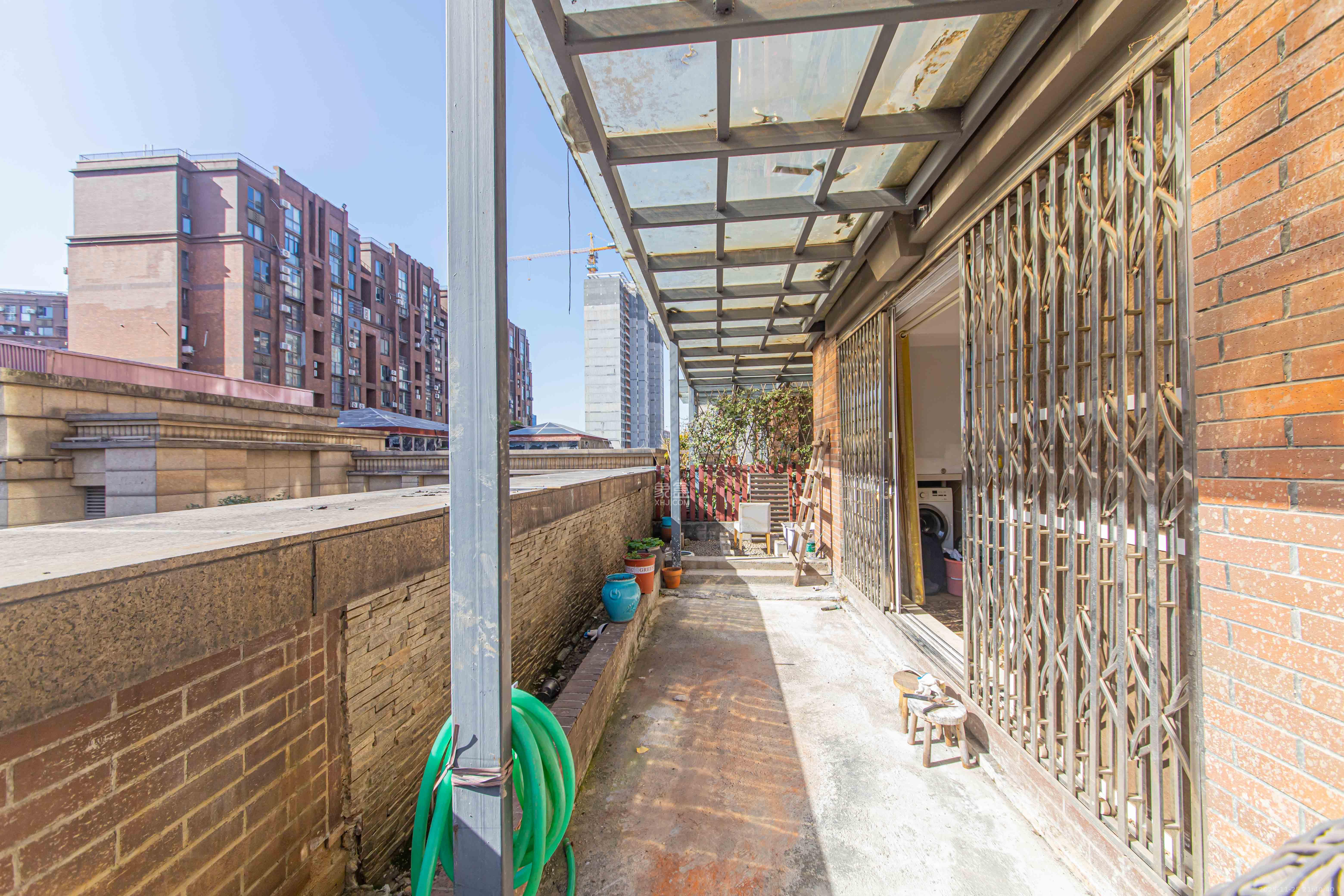 绿地公馆（绿地名邸）  3室2厅2卫    158.0万阳台