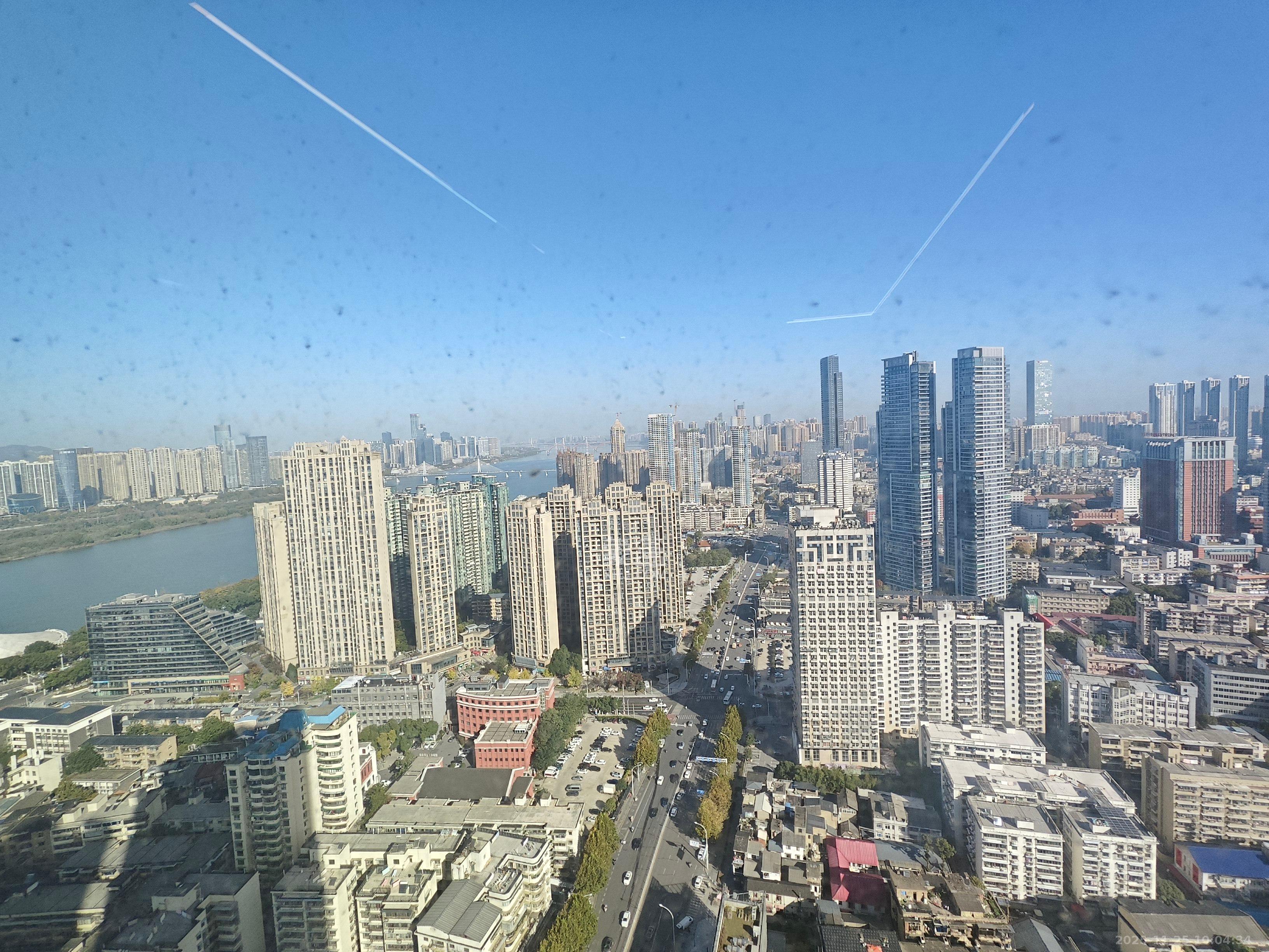 华润置地中心  1室1厅1卫    2600.0元/月