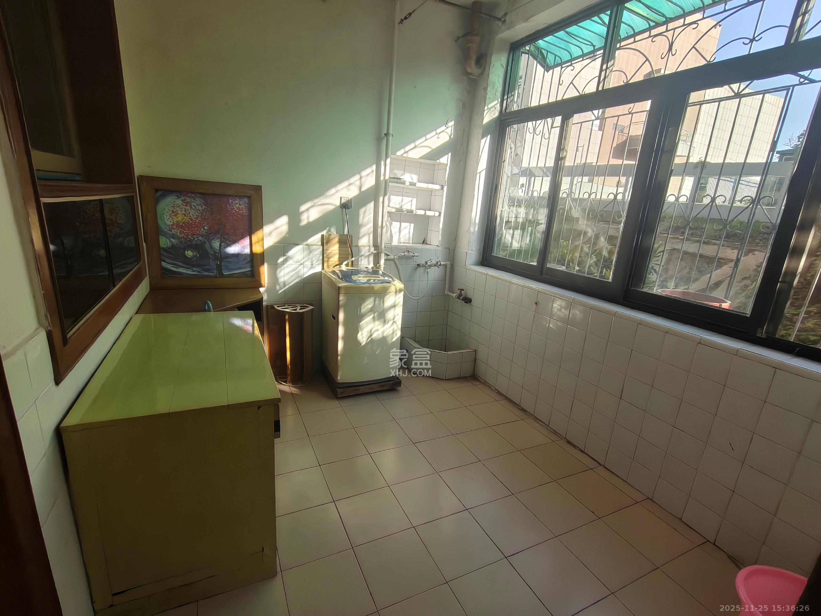 无线电信宿舍 3室2厅1卫 2000.0元/月 无线电信宿舍 3室2厅1卫 2000.0元/月室内图