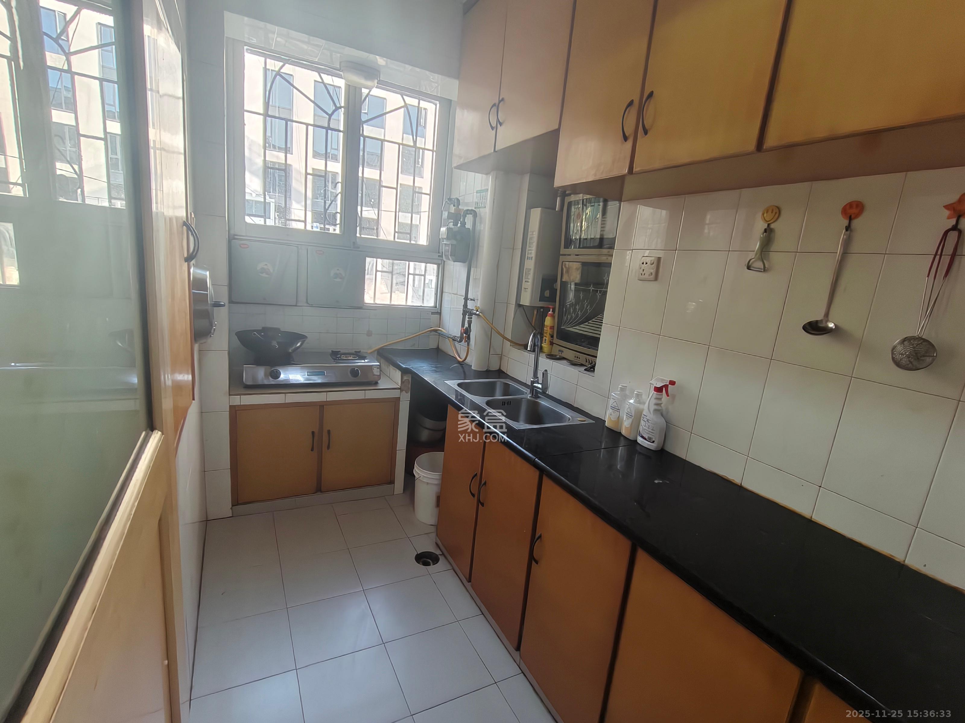 无线电信宿舍 3室2厅1卫 2000.0元/月 无线电信宿舍 3室2厅1卫 2000.0元/月室内图