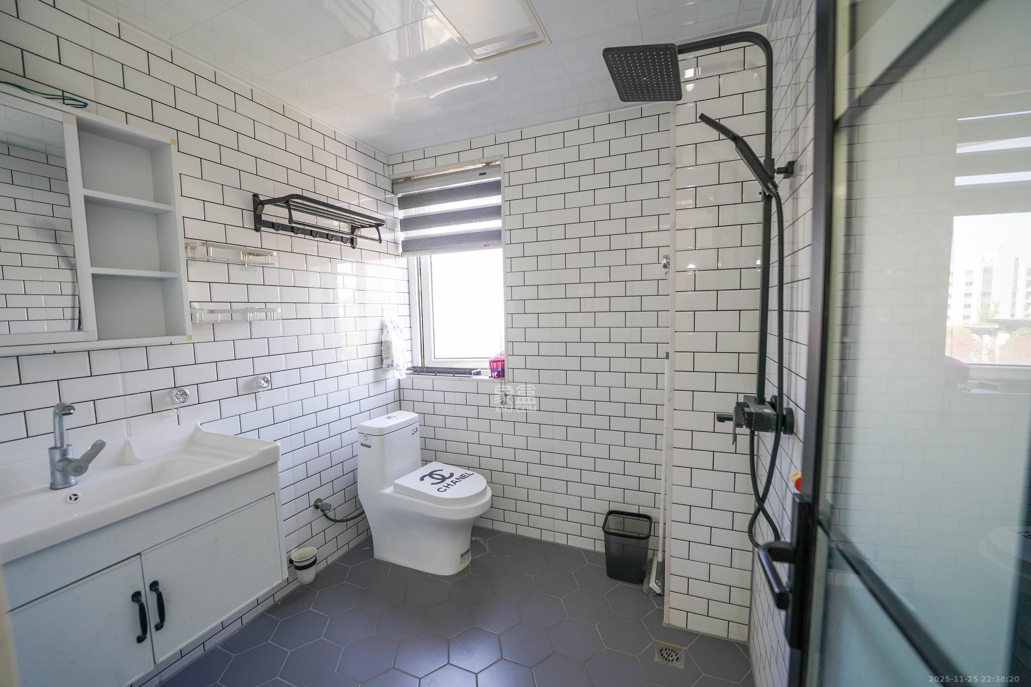 哈佛小镇（五矿哈佛小镇）  3室2厅2卫    72.0万卫生间