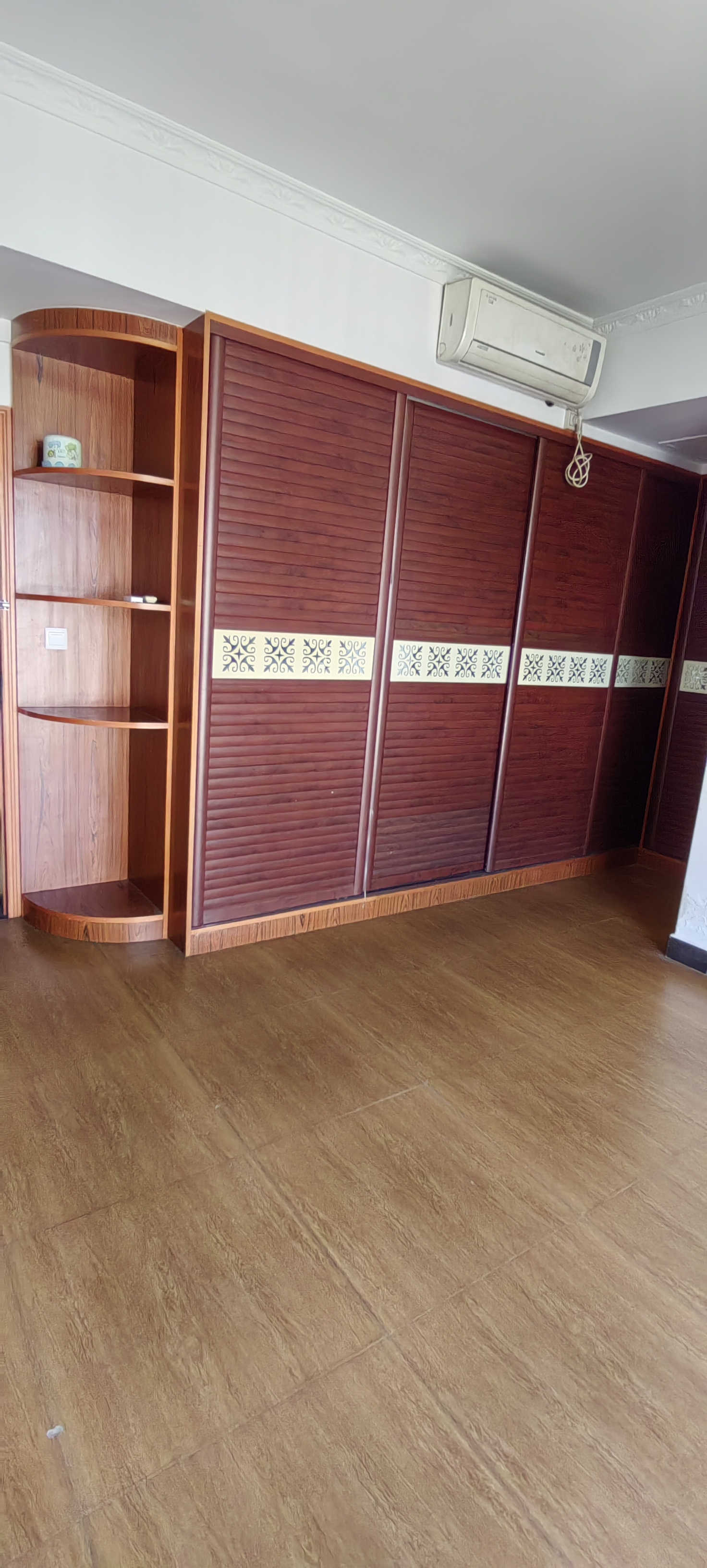 逸臣广场 3室2厅2卫 1800.0元/月 逸臣广场 3室2厅2卫 1800.0元/月室内图