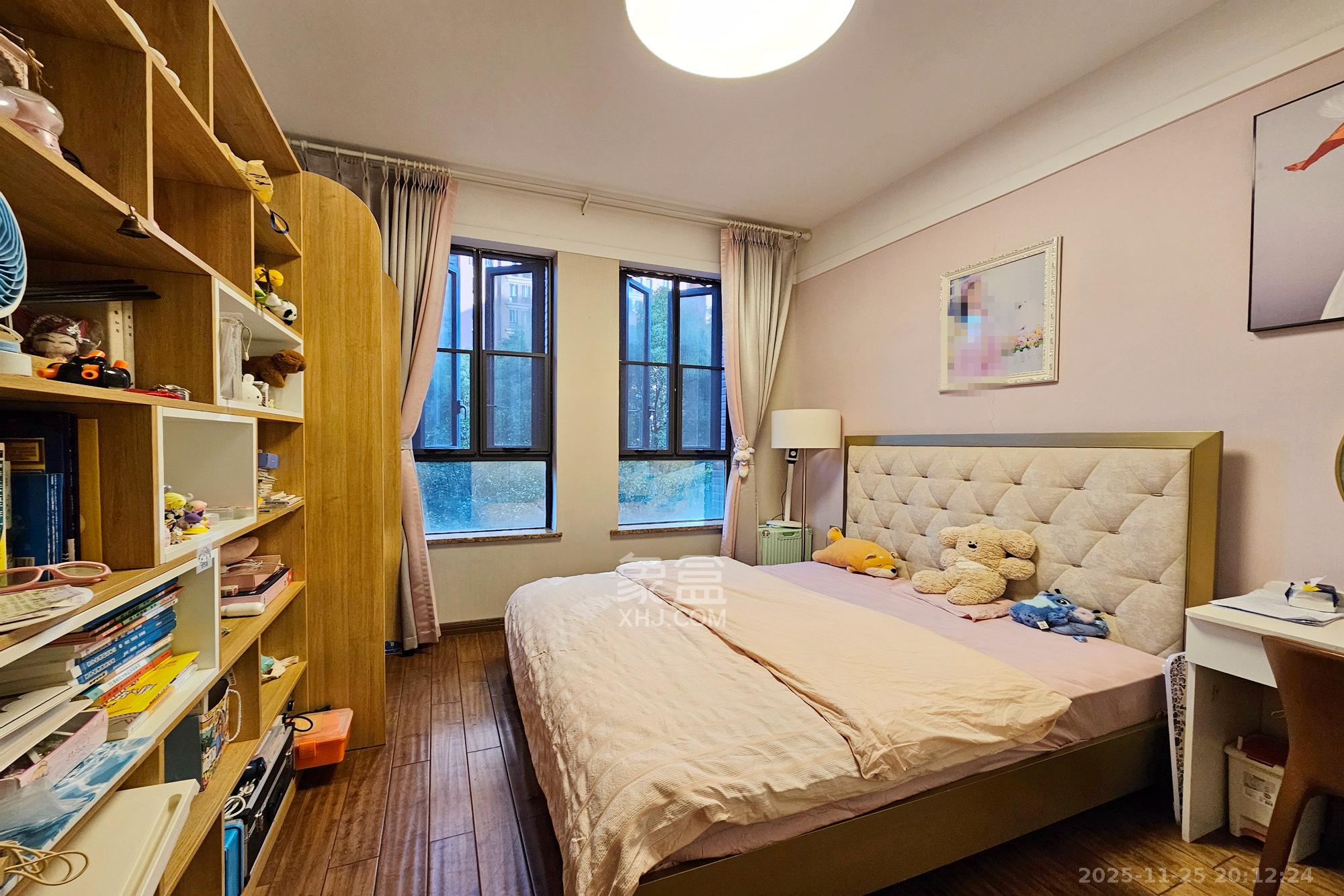 中隆国际御玺  4室2厅3卫    225.0万卧室