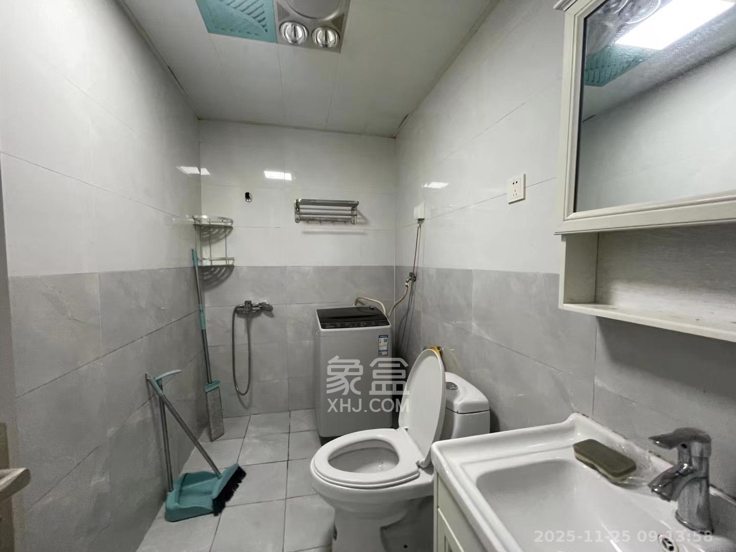 第六都(陆都小区) 3室2厅1卫 3200.0元/月 第六都(陆都小区) 3室2厅1卫 3200.0元/月室内图