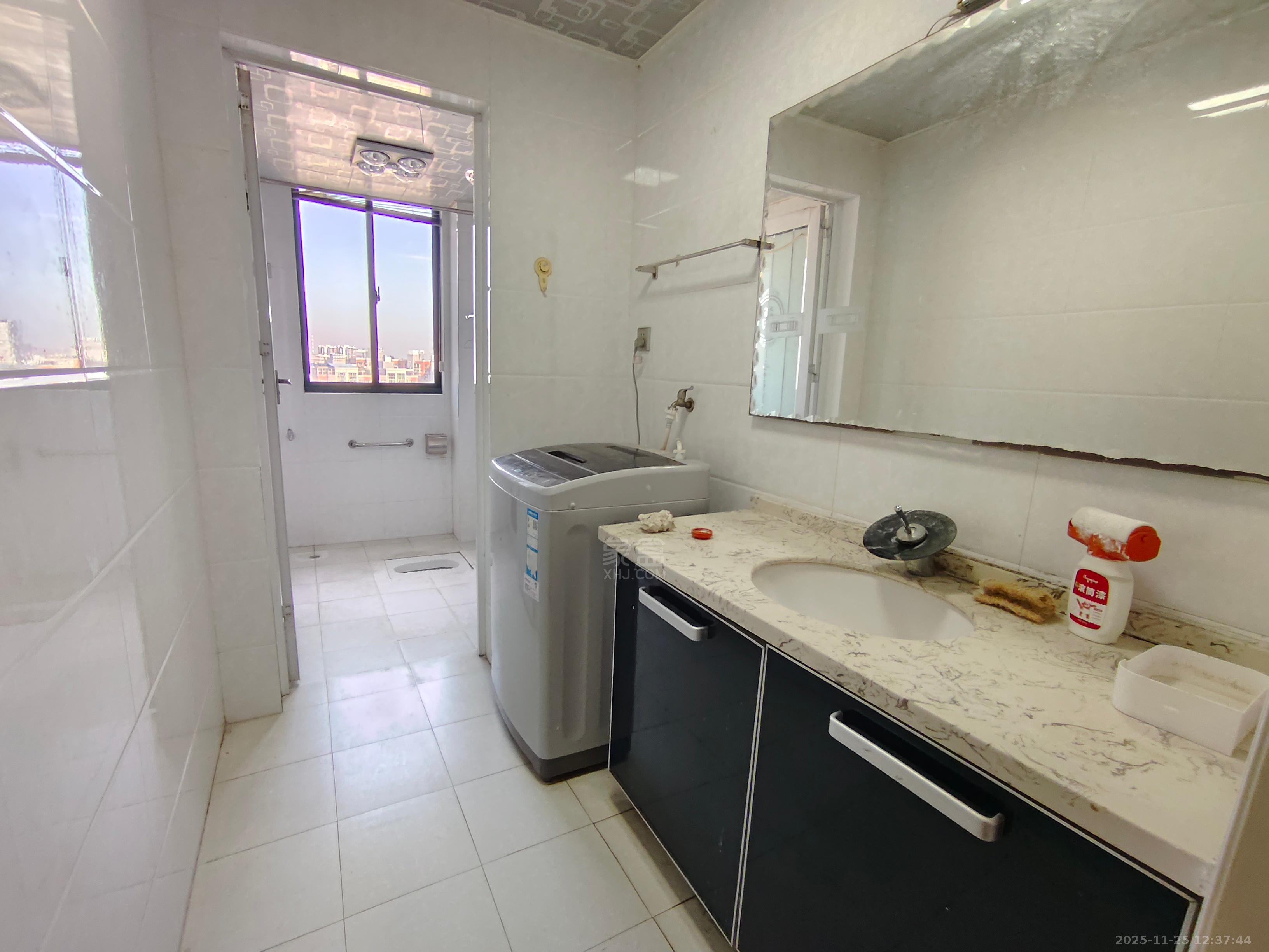 新城首座 3室2厅2卫 1600.0元/月 新城首座 3室2厅2卫 1600.0元/月室内图