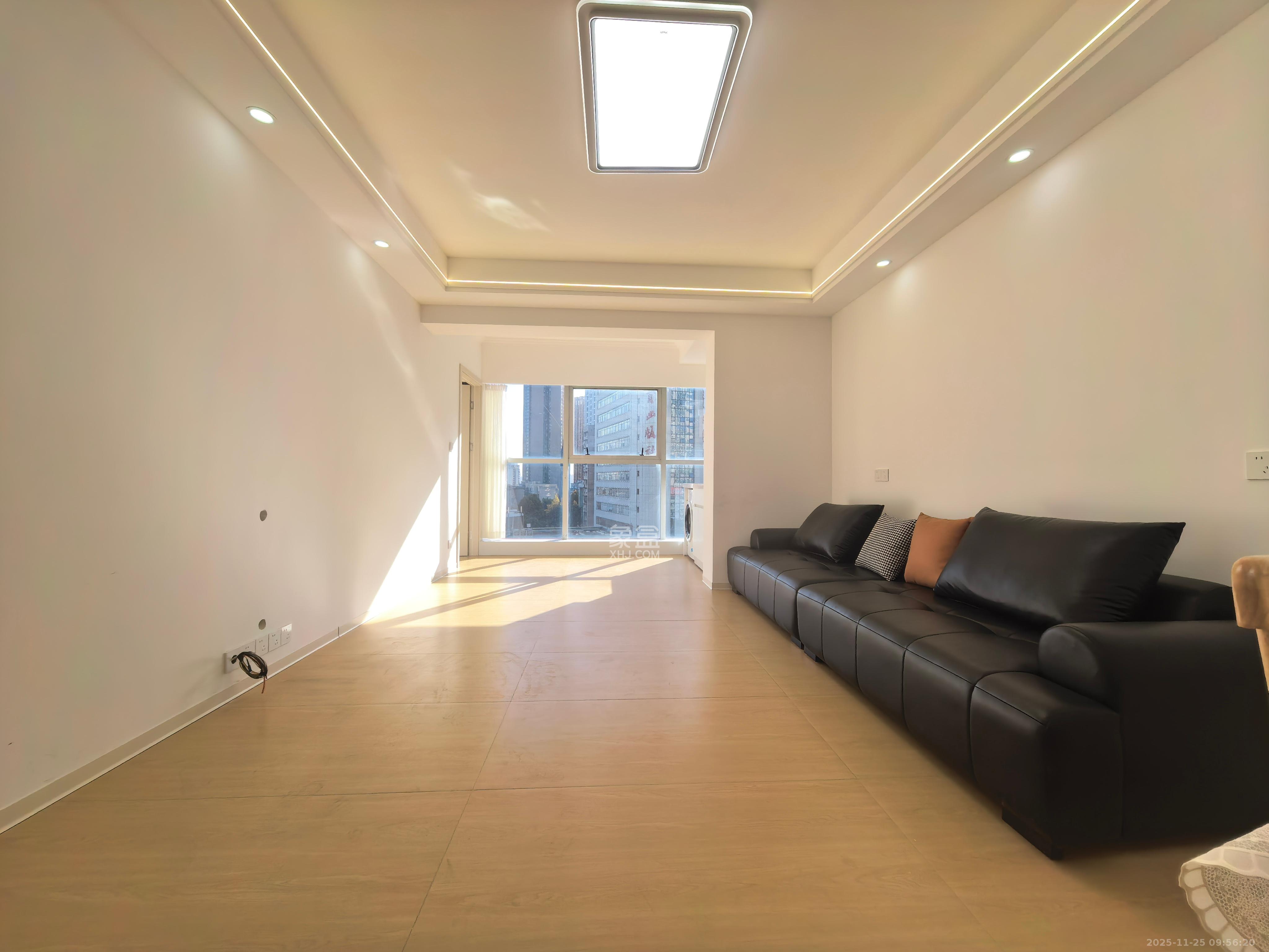 兴威名座 3室2厅1卫 3500.0元/月 兴威名座 3室2厅1卫 3500.0元/月室内图