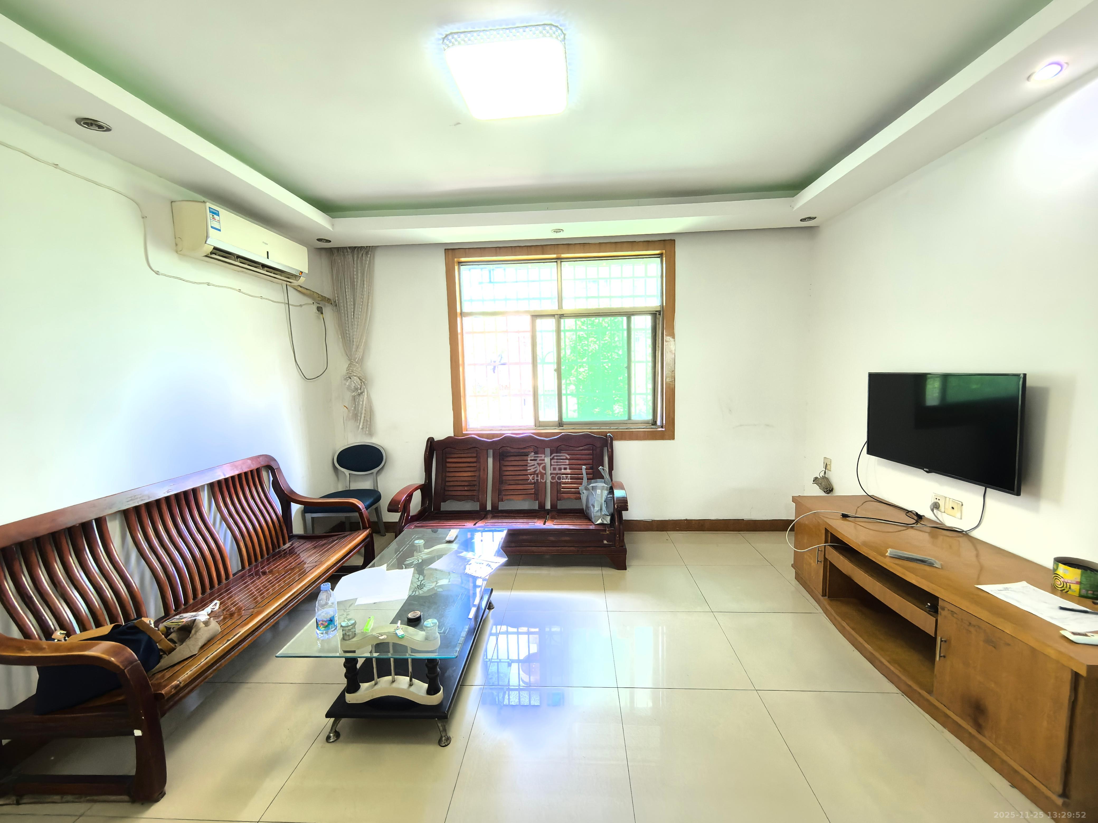 英才园三片  3室2厅1卫    1800.0元/月