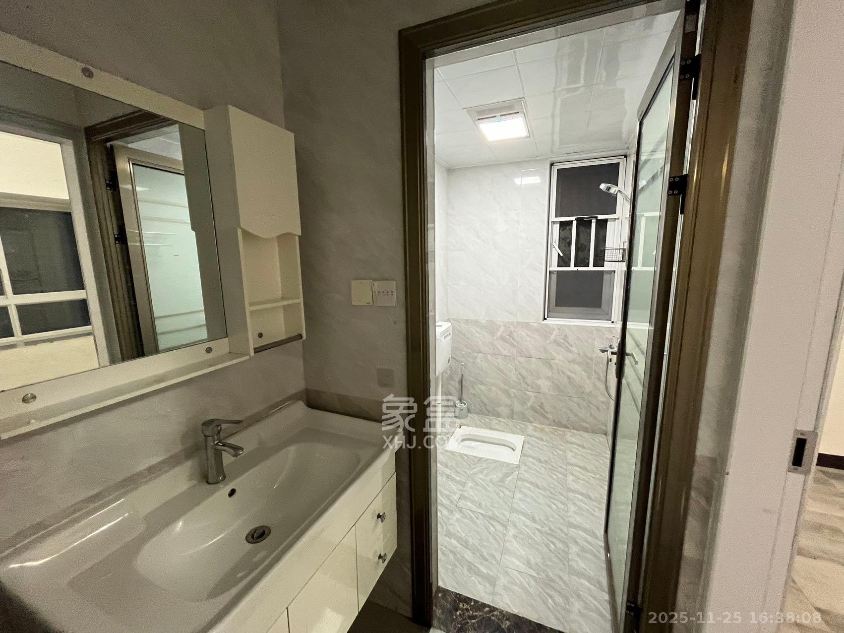 荣盛花语城 3室2厅1卫 2100.0元/月 荣盛花语城 3室2厅1卫 2100.0元/月室内图