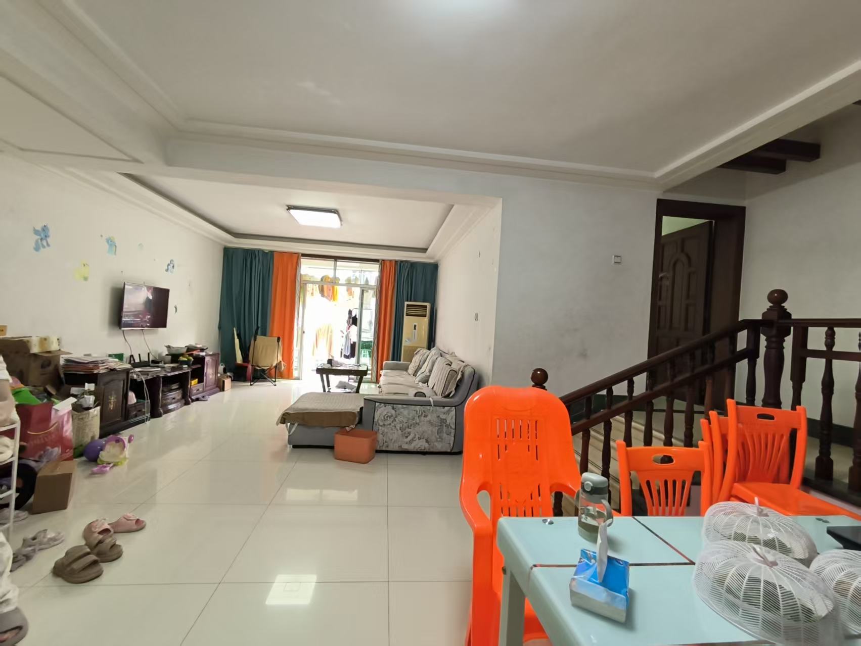 绿色佳园 3室2厅1卫 143.5万 绿色佳园 3室2厅1卫 143.5万客厅