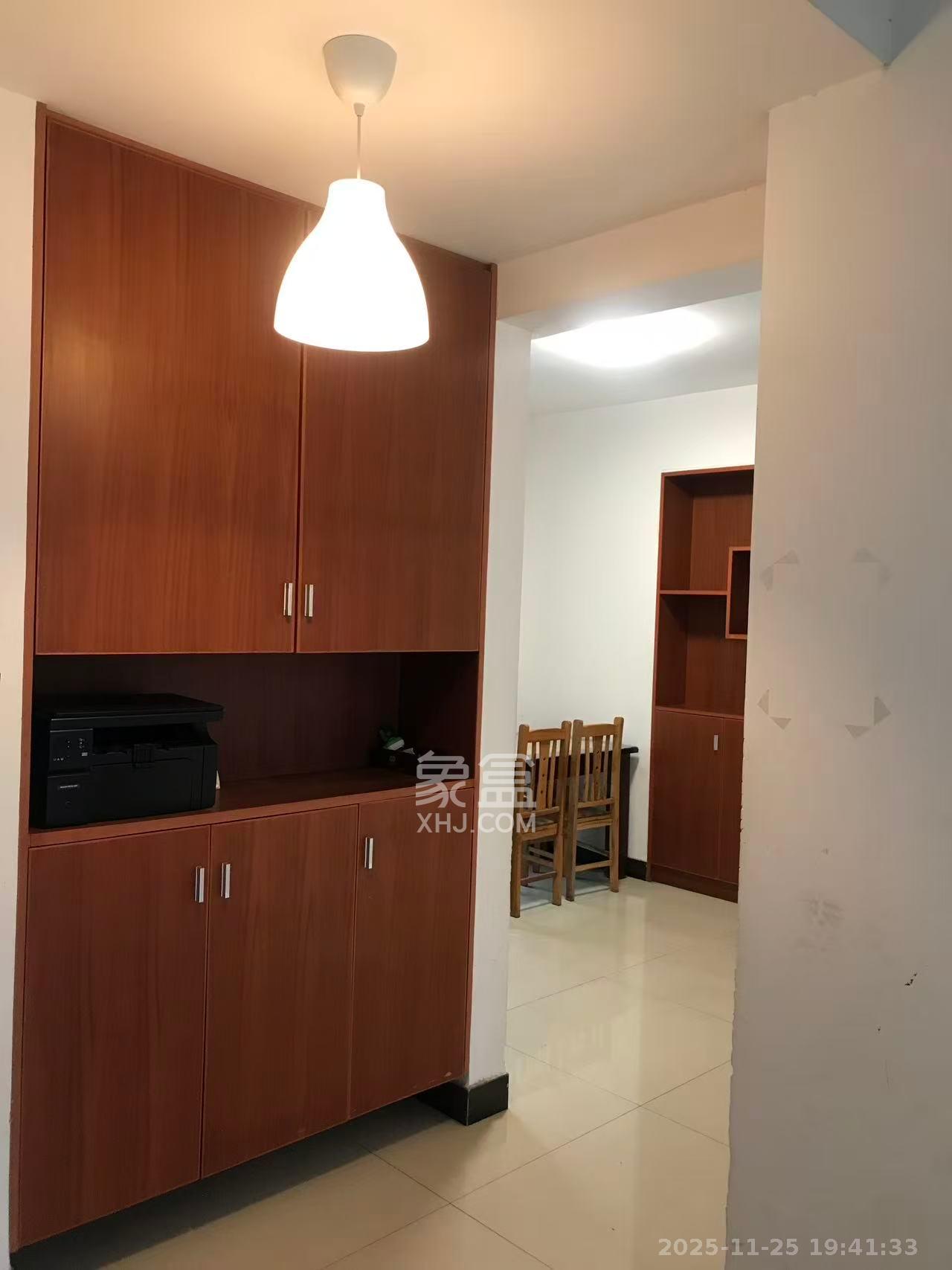 万国城(当代满庭春MOMA)一期 3室2厅2卫 2000.0元/月 万国城(当代满庭春MOMA)一期 3室2厅2卫 2000.0元/月室内图