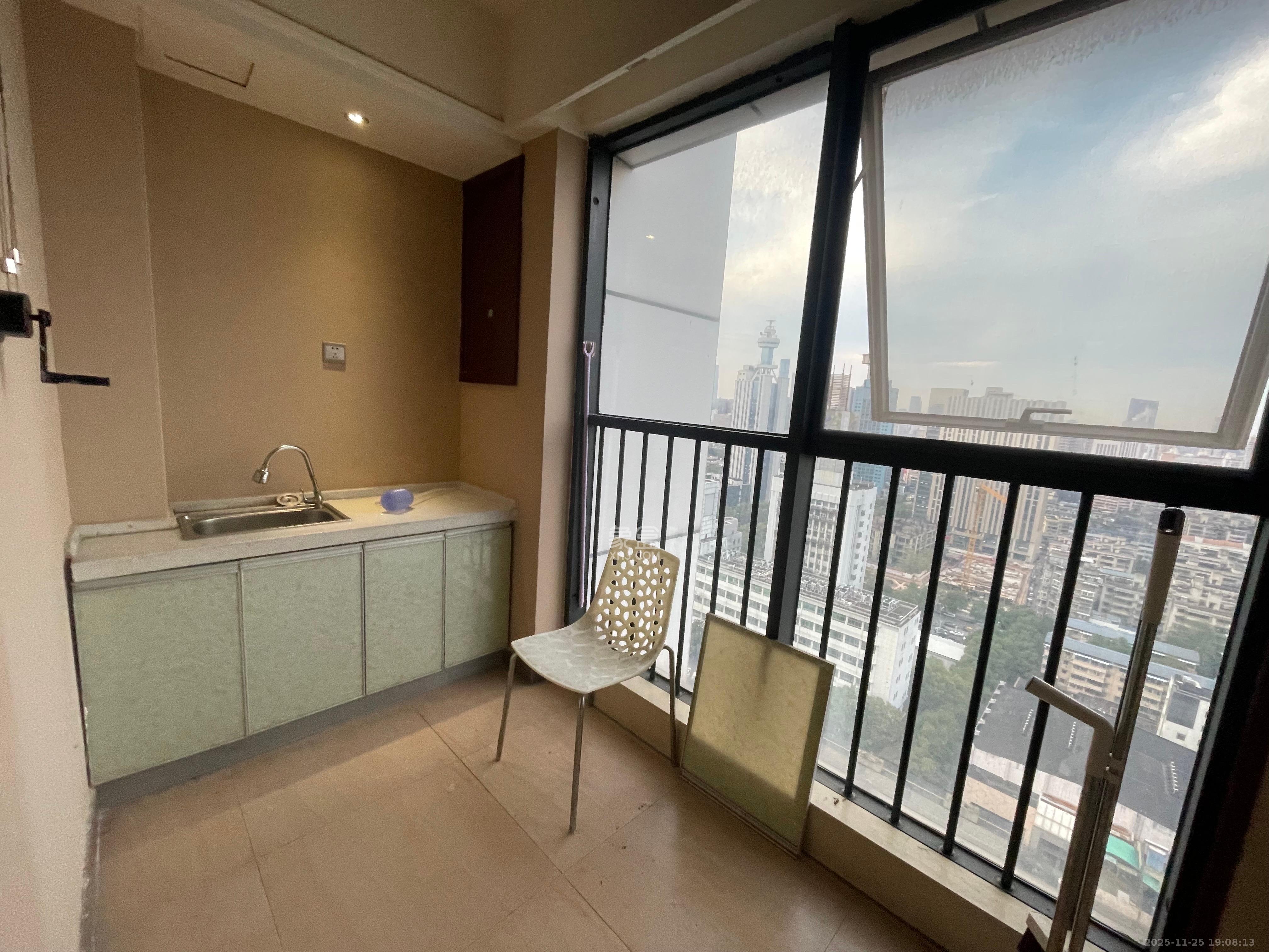 东塘瑞府  1室1厅1卫    1300.0元/月室内图