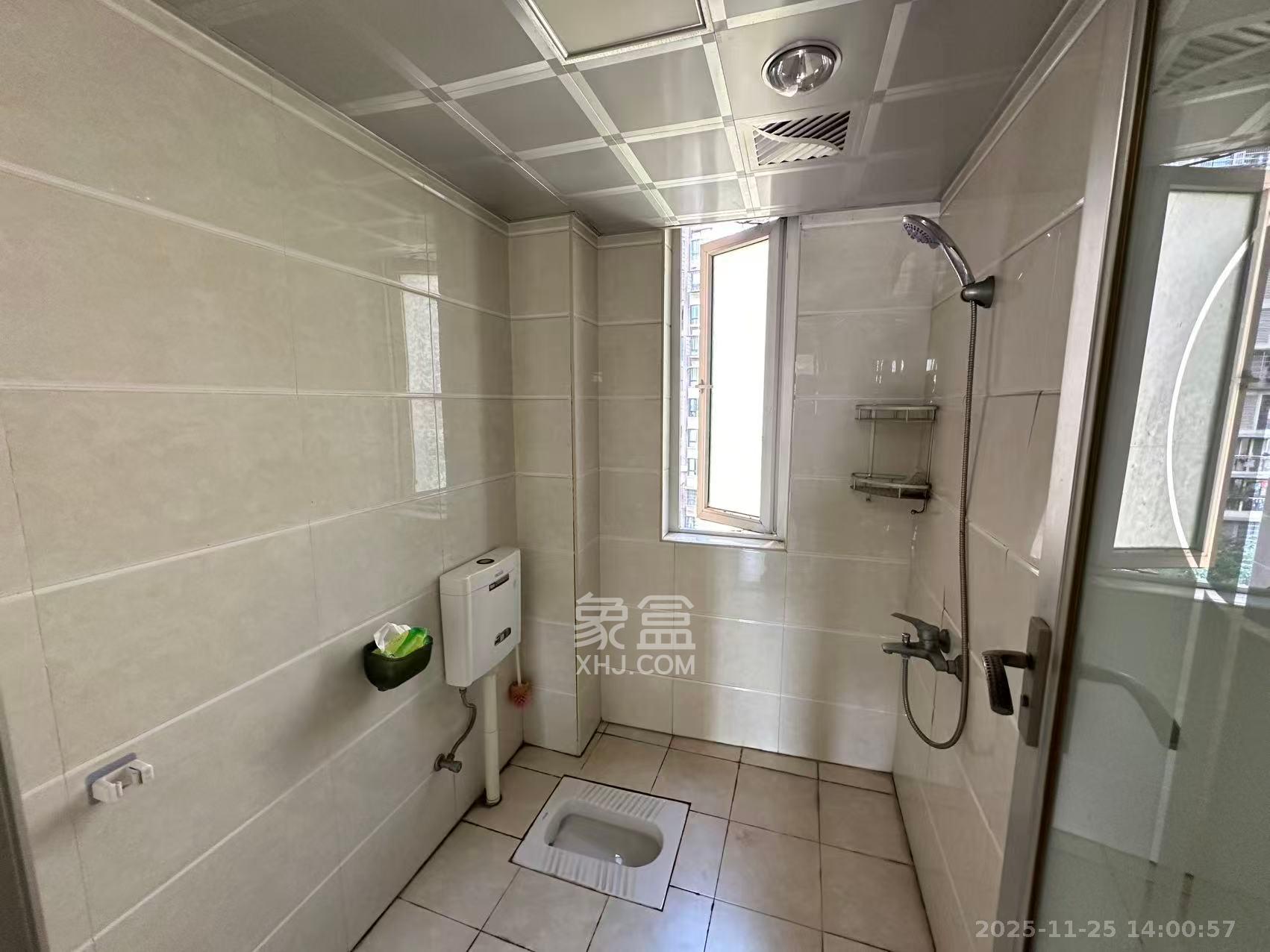 长城雅苑  3室2厅2卫    1900.0元/月室内图