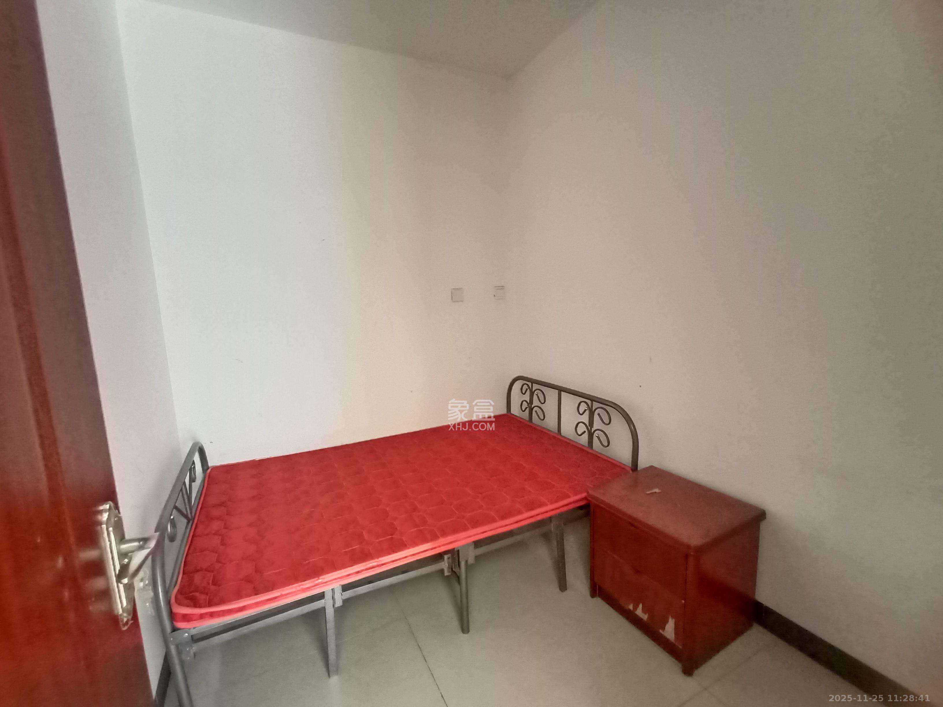 岳华嘉园 3室1厅1卫 1800.0元/月 岳华嘉园 3室1厅1卫 1800.0元/月室内图