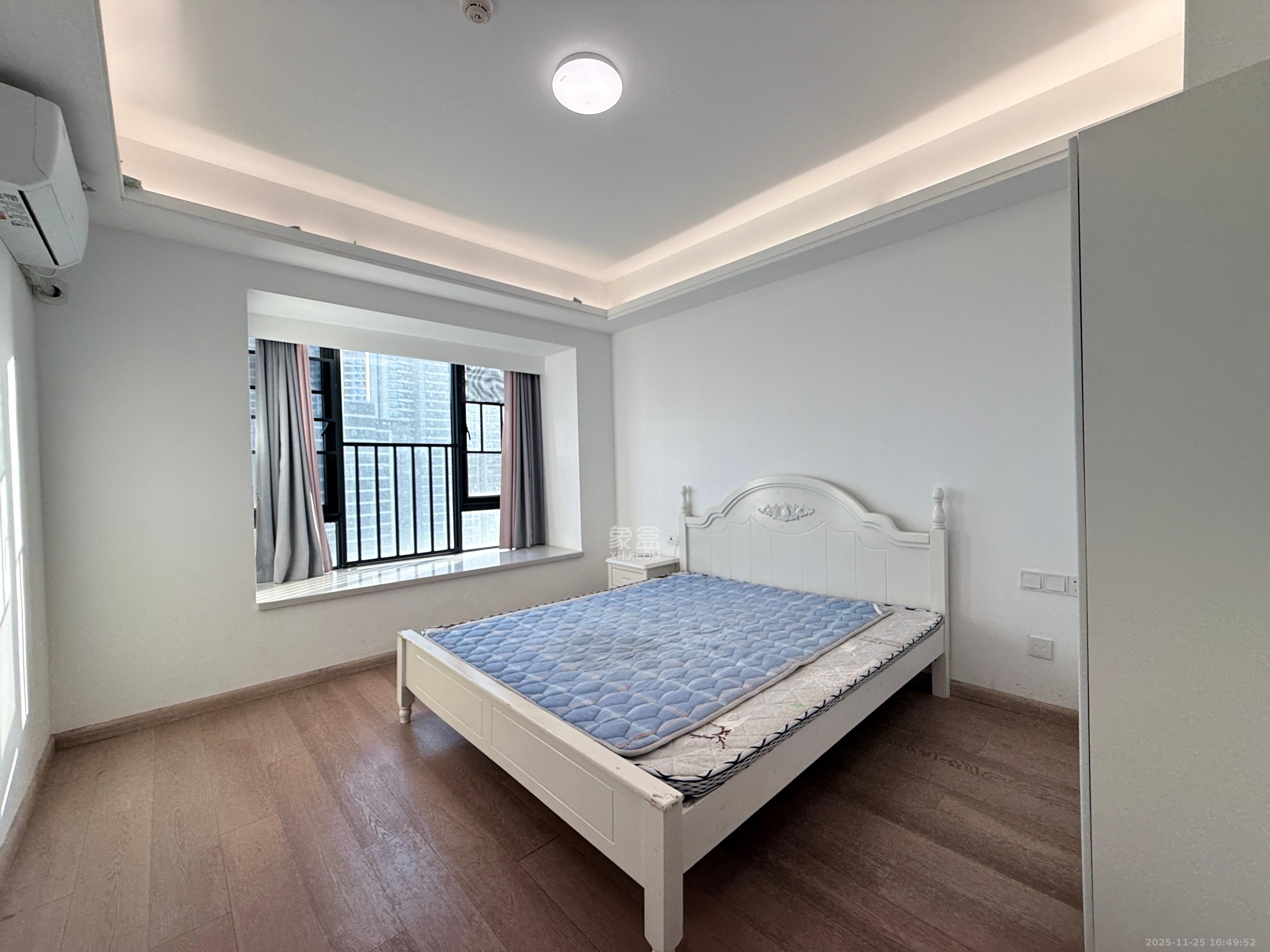 南山梅溪一方  4室2厅2卫    2850.0元/月室内图