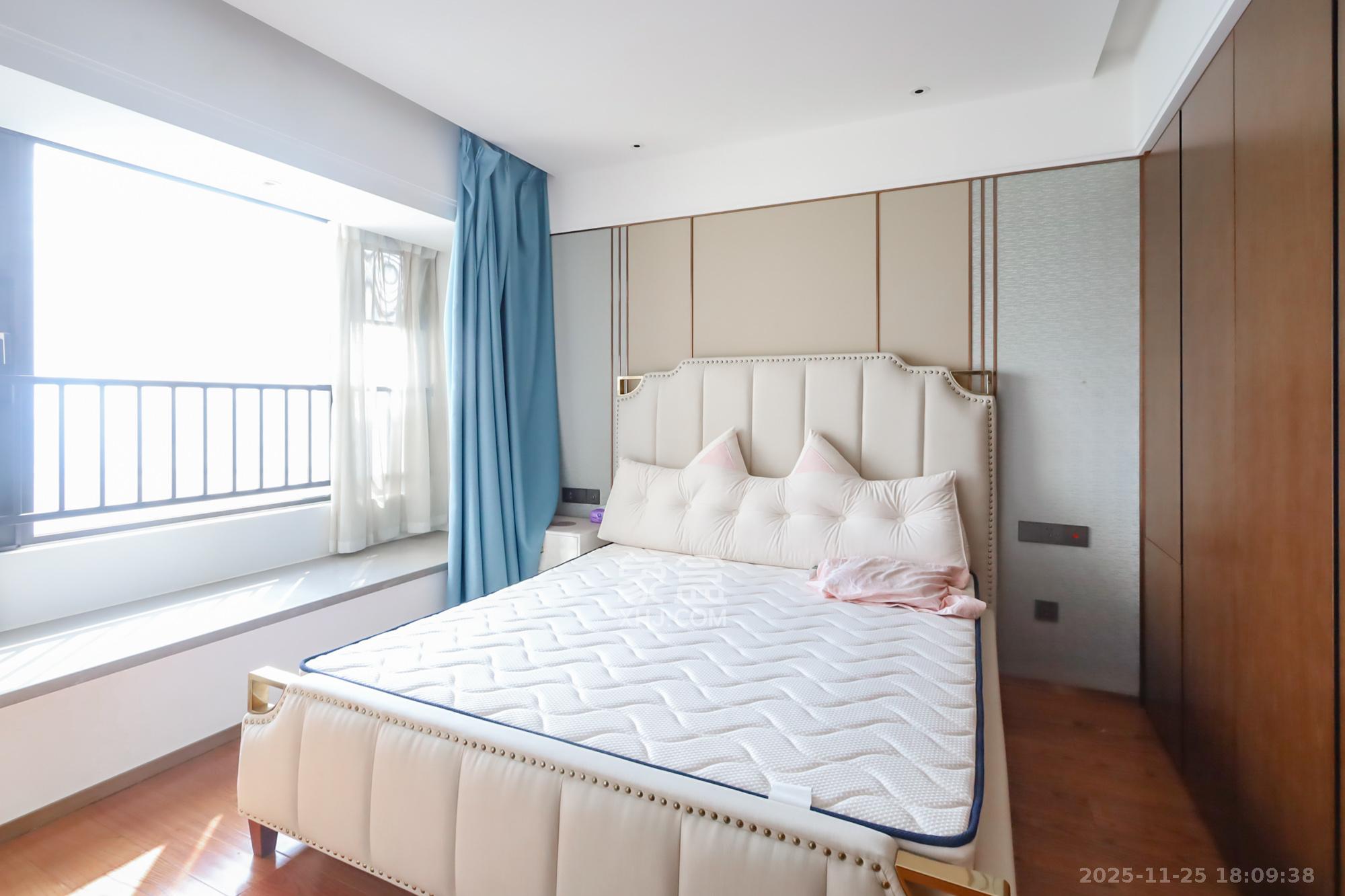 万科里金域国际  4室2厅2卫    350.0万卧室