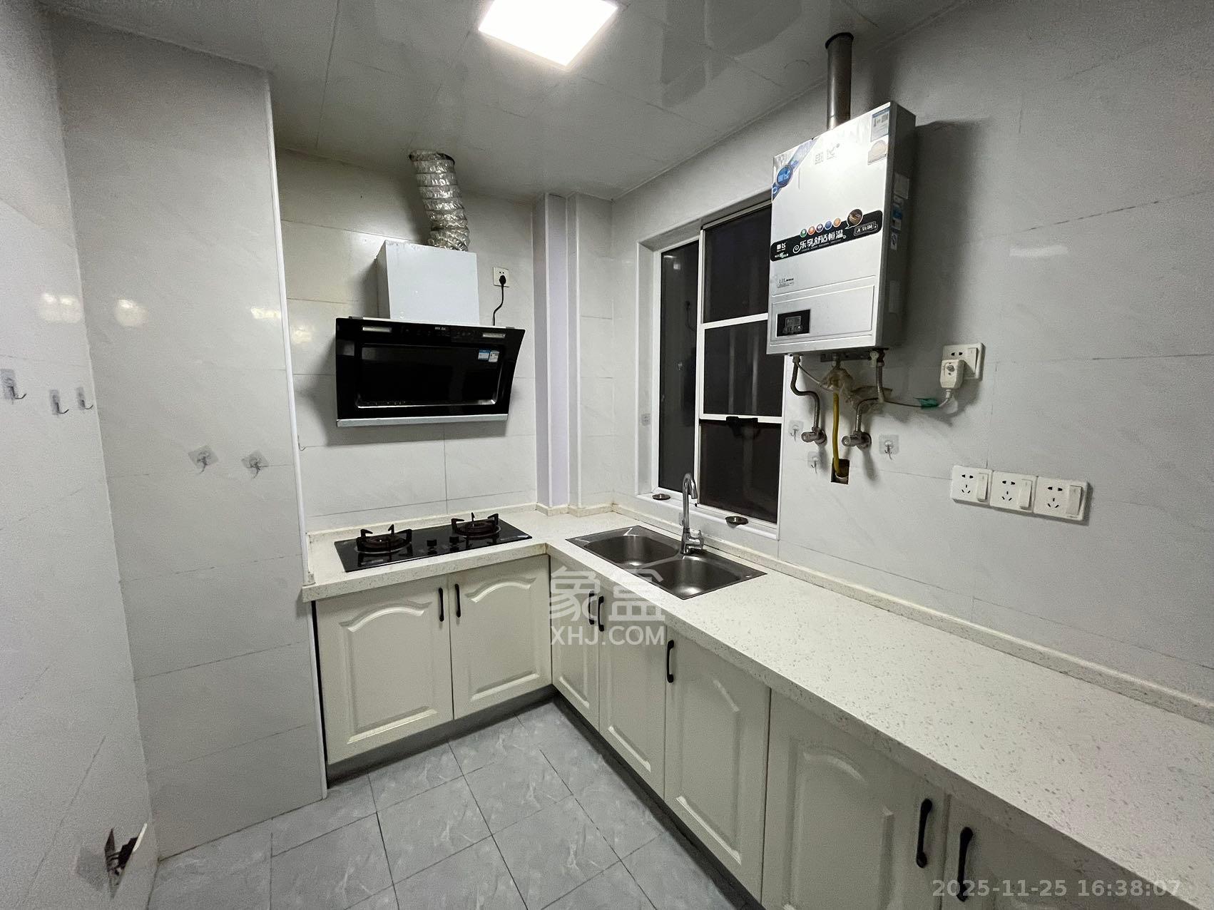 荣盛花语城 3室2厅1卫 2100.0元/月 荣盛花语城 3室2厅1卫 2100.0元/月室内图