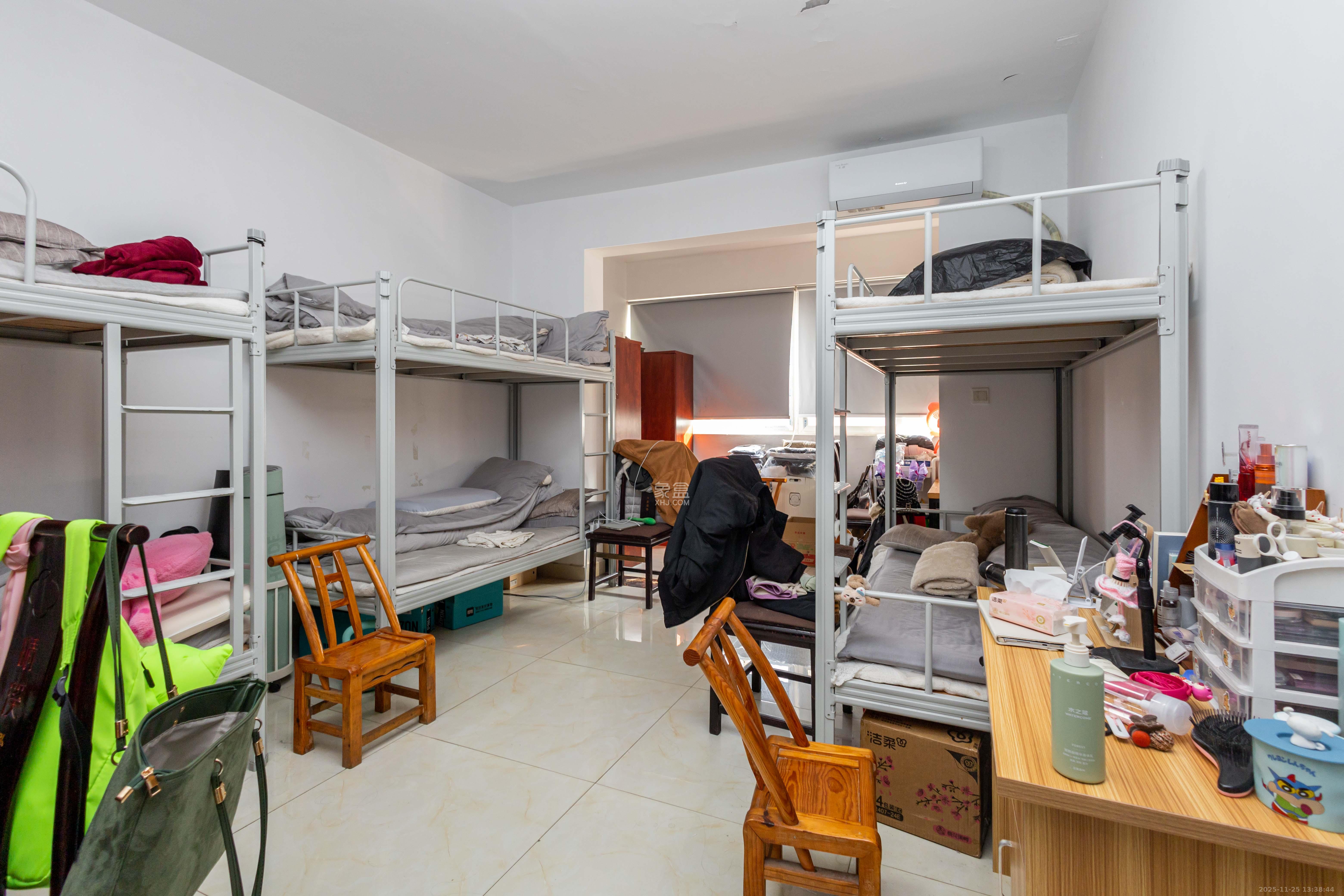 东门尚苑  5室2厅2卫    128.0万卧室