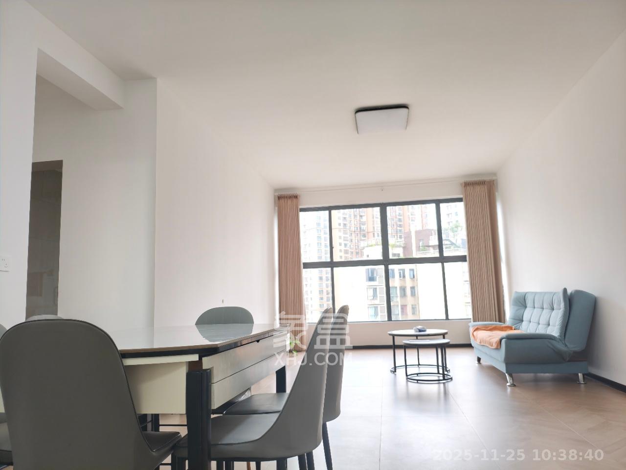 枫华府第  3室2厅2卫    2400.0元/月室内图