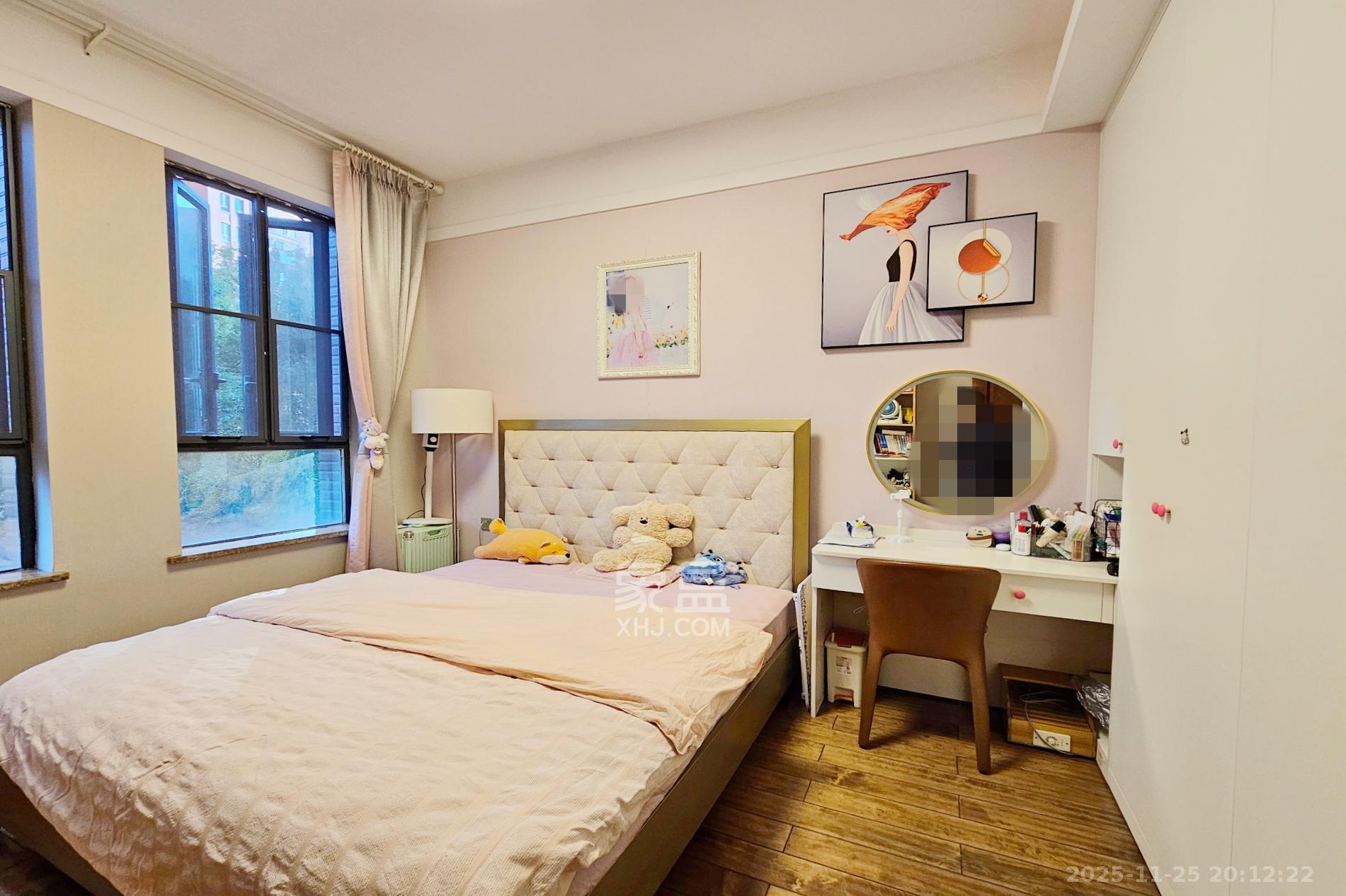 中隆国际御玺  4室2厅3卫    225.0万卧室