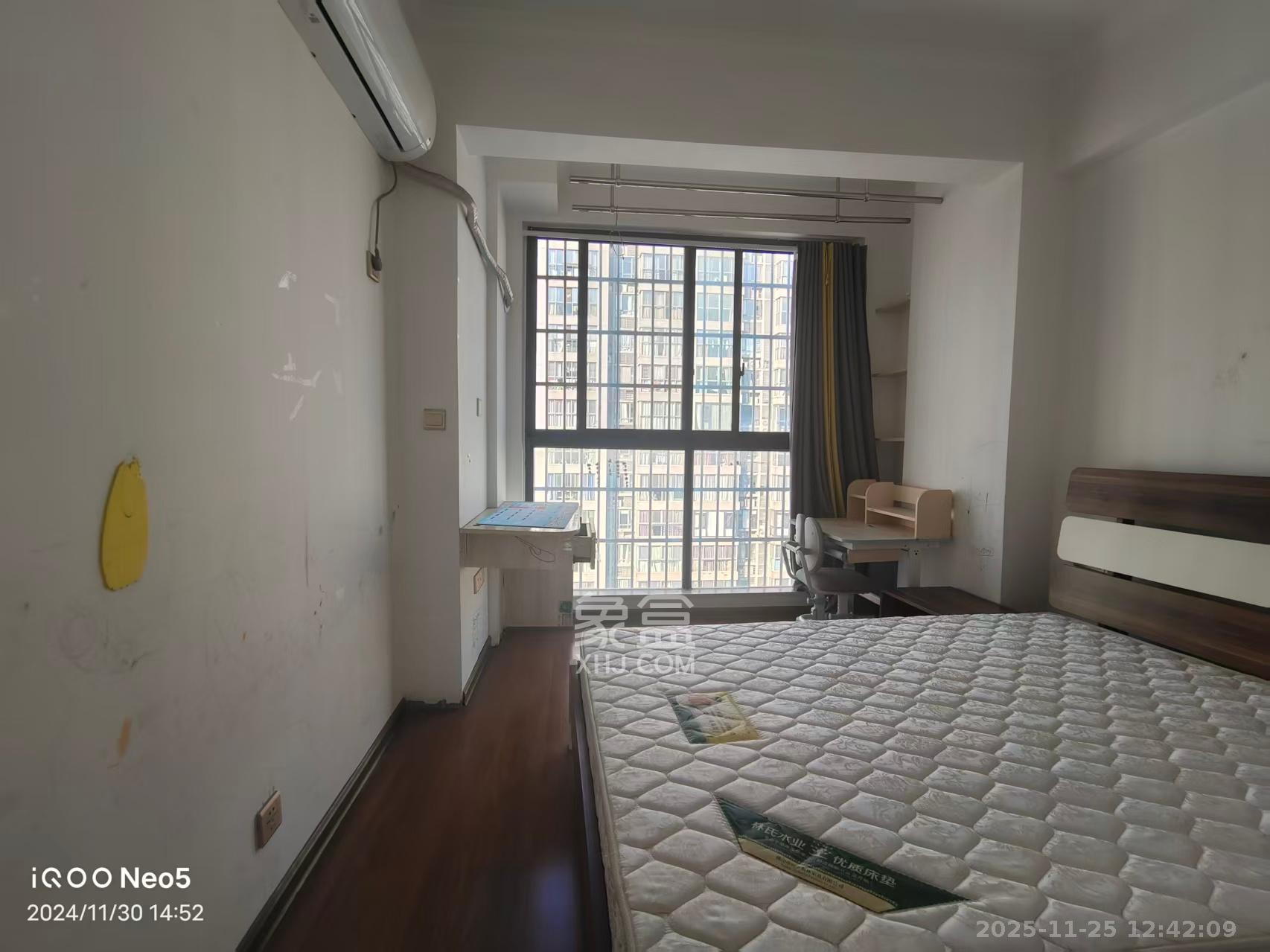 丰园城（鄱阳小区二期）  3室2厅2卫    2000.0元/月