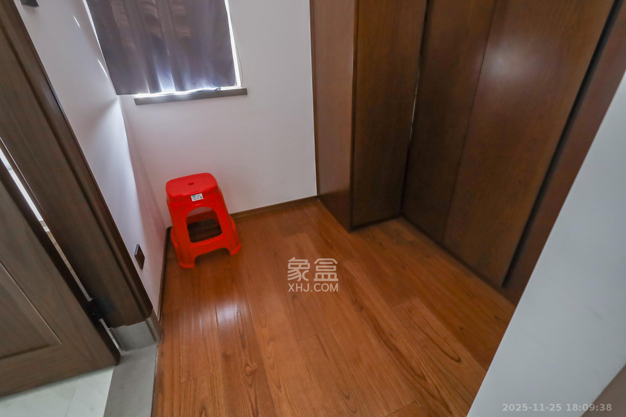 万科里金域国际  4室2厅2卫    350.0万其他